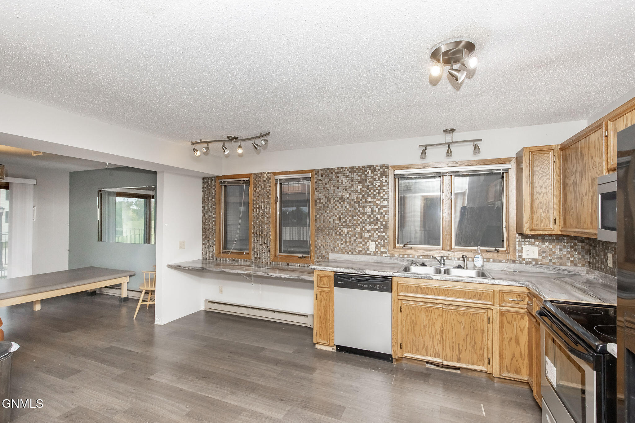 property viewer photo 18