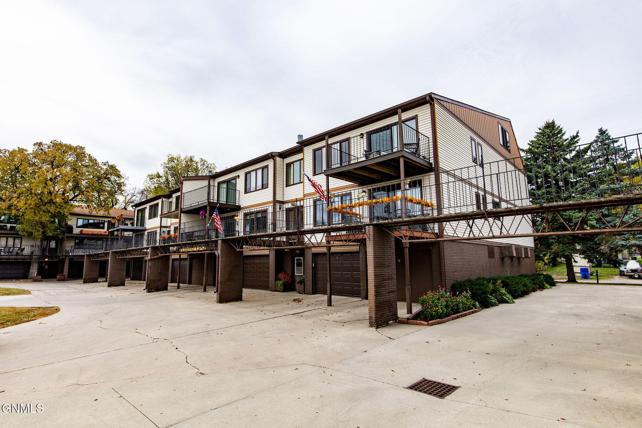 property viewer photo 2