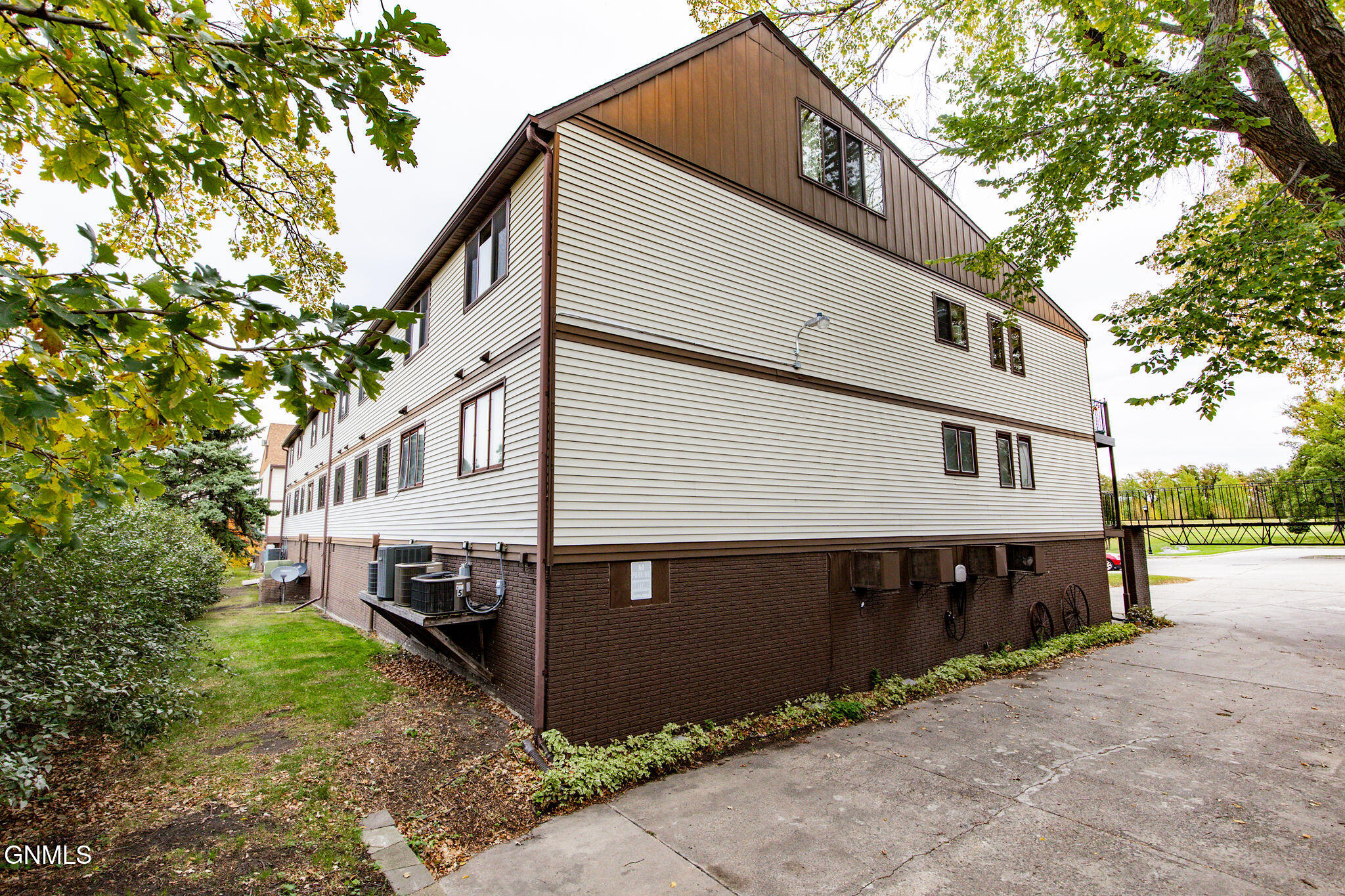 property viewer photo 46