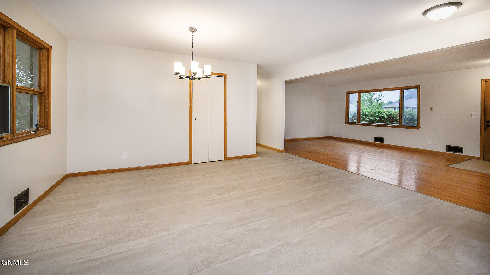 property viewer photo 11