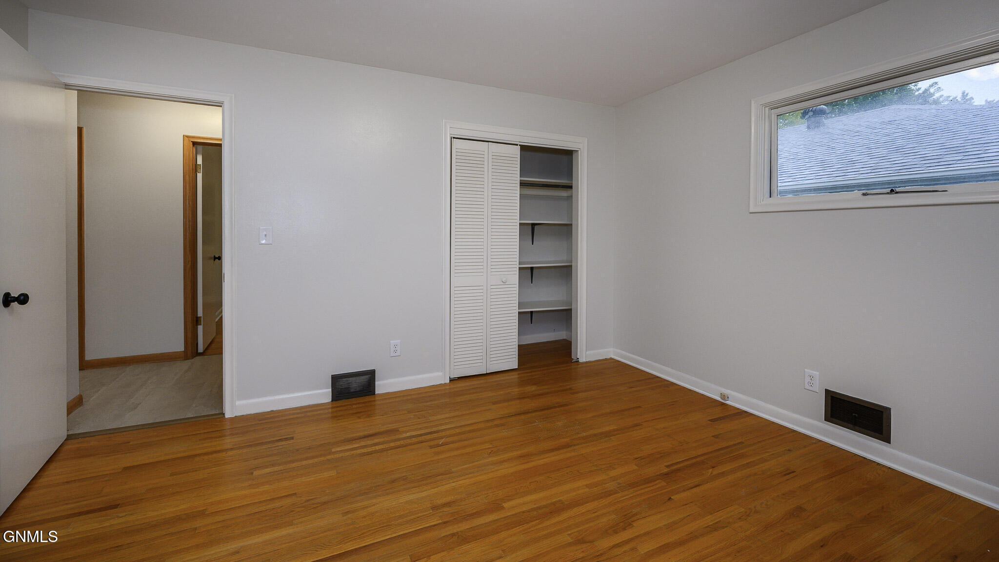 property viewer photo 20