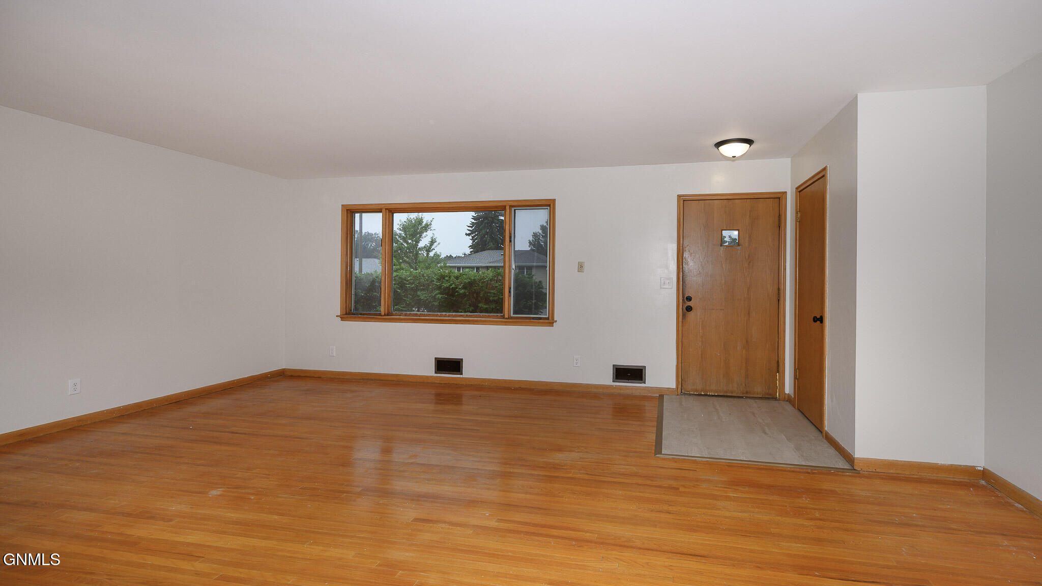 property viewer photo 3