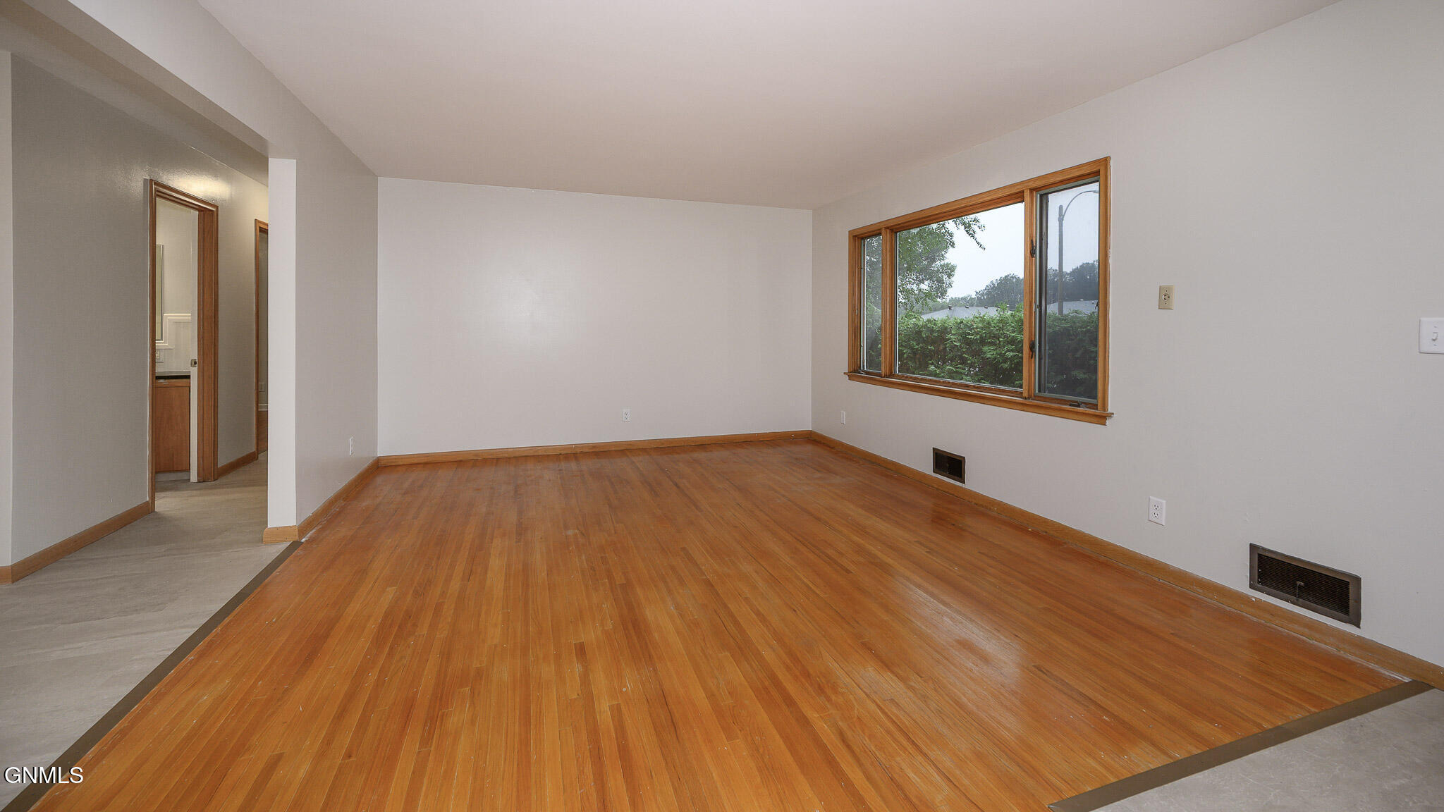 property viewer photo 4