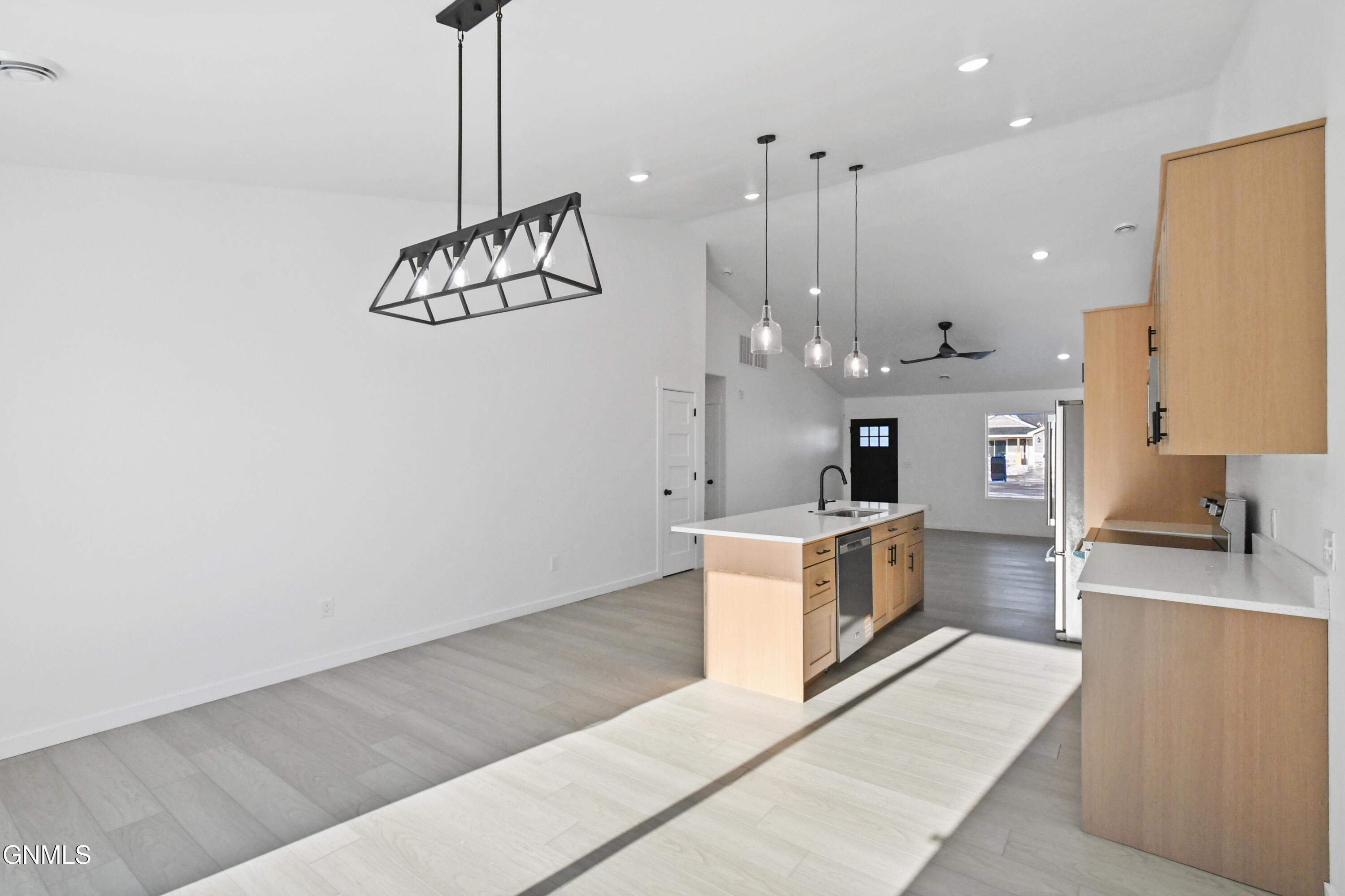 property viewer photo 10