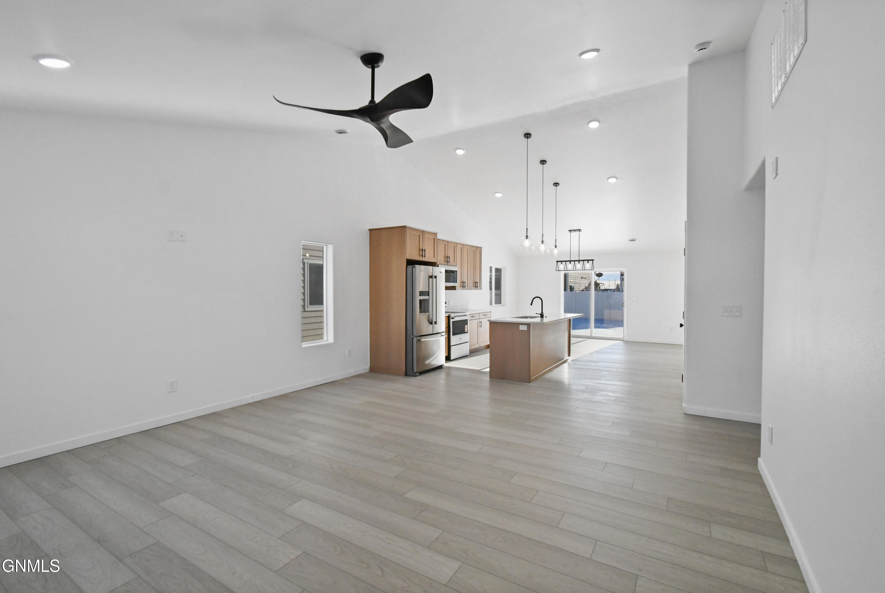 property viewer photo 5