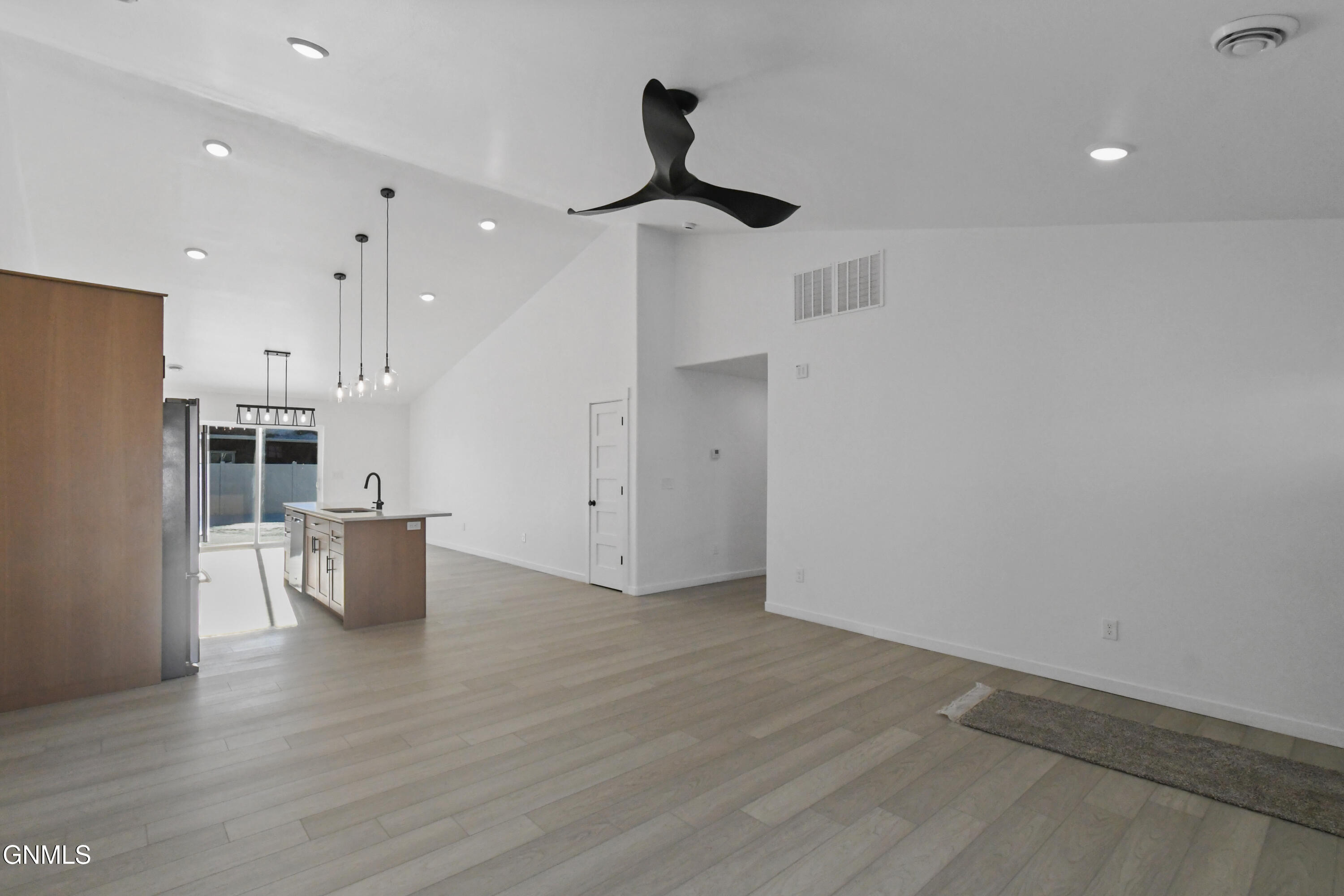 property viewer photo 6