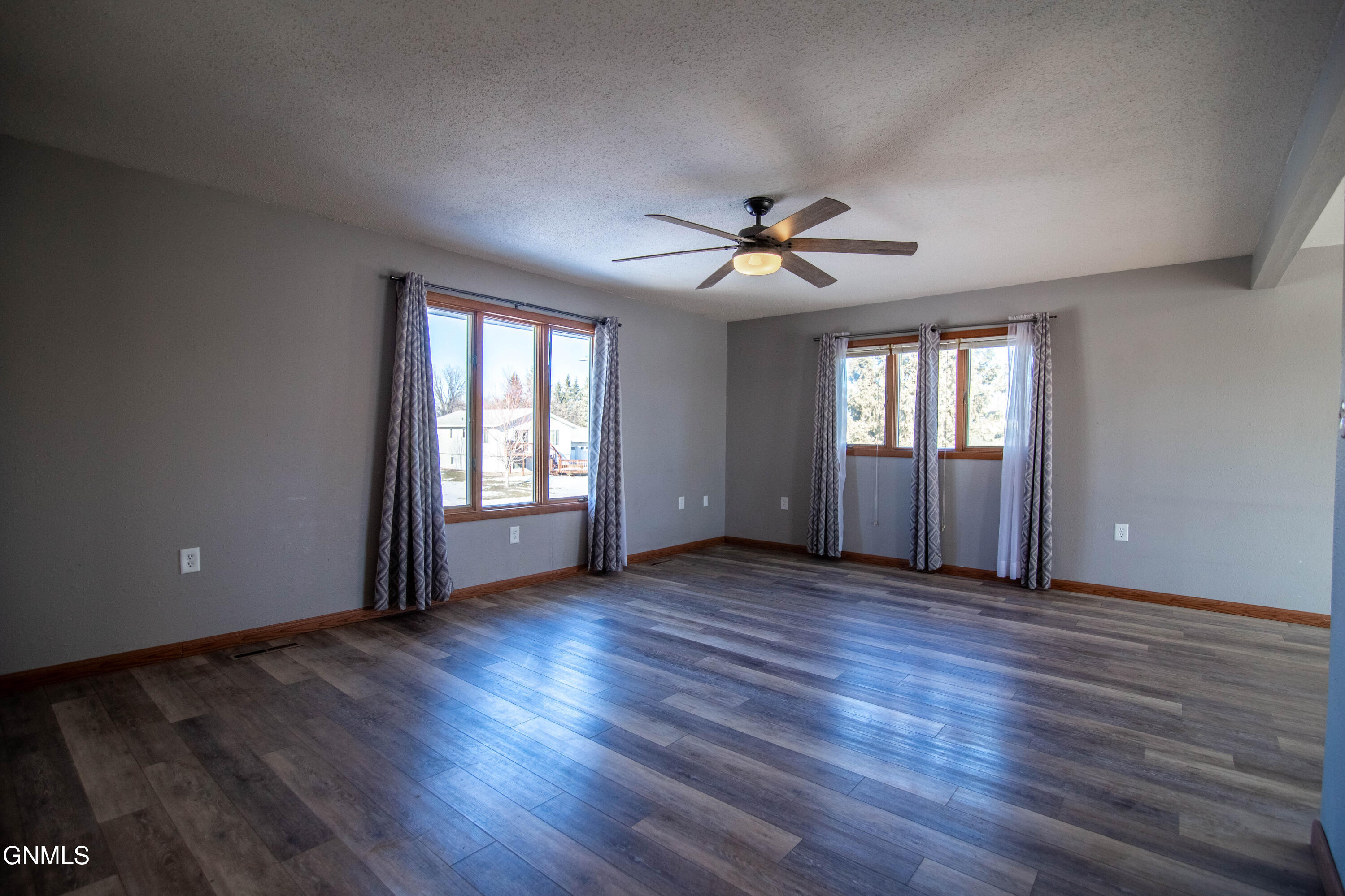 property viewer photo 9