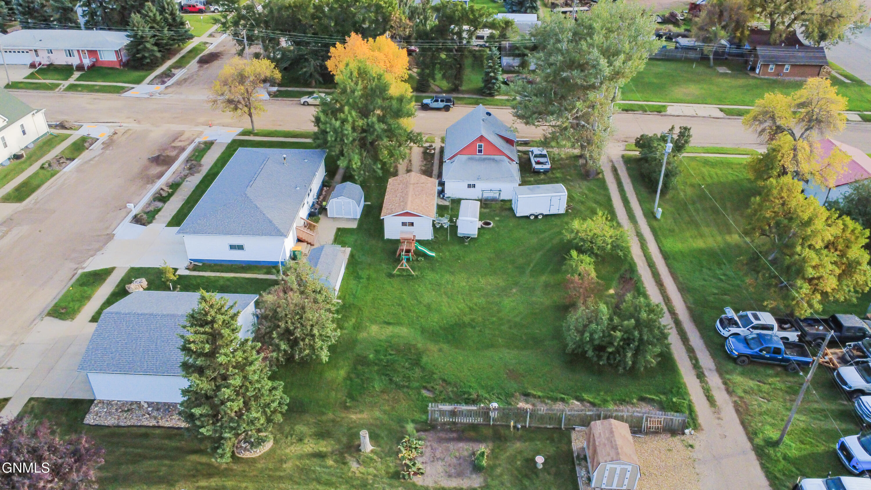 main property photo 28