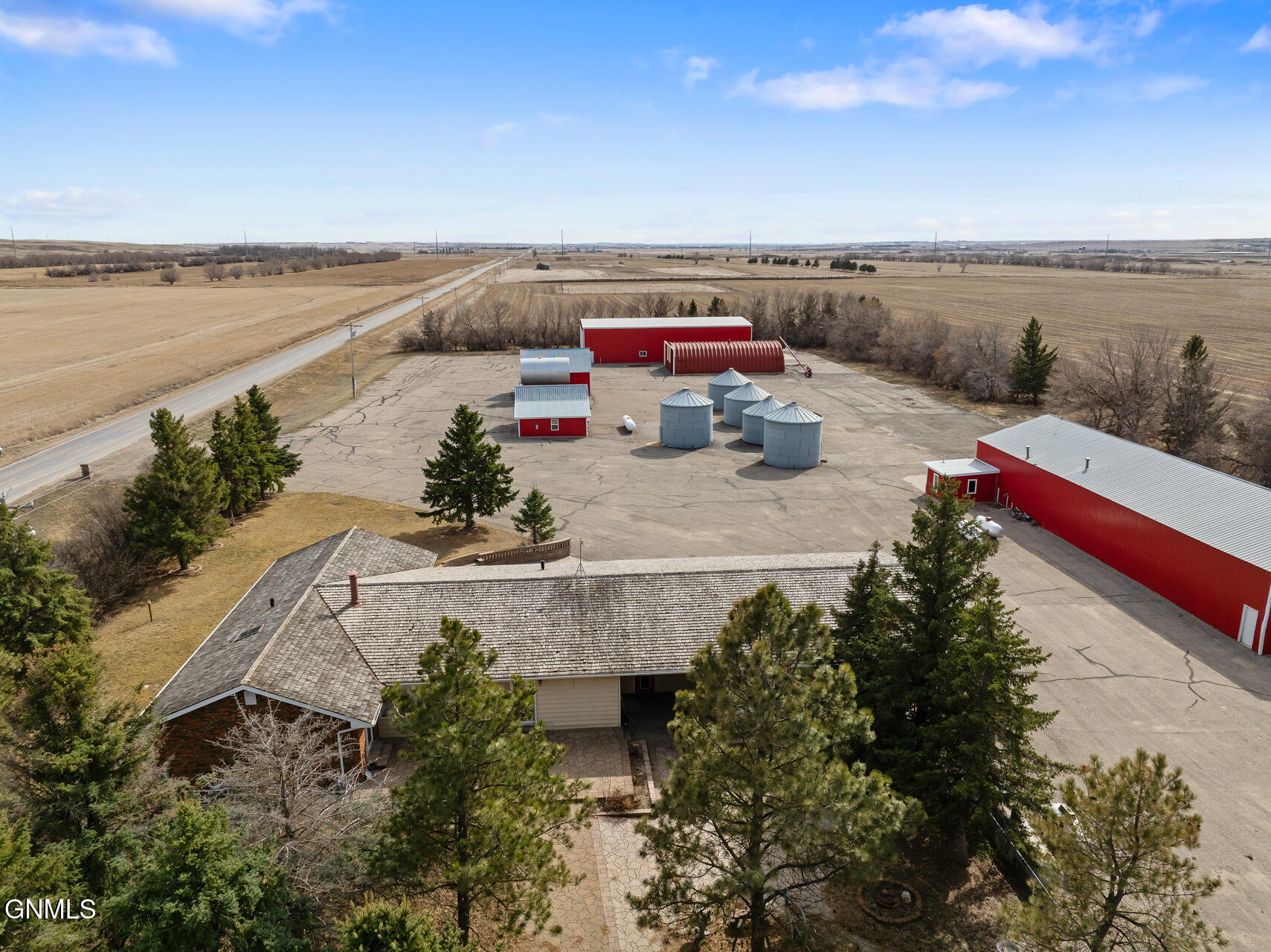 main property photo 4
