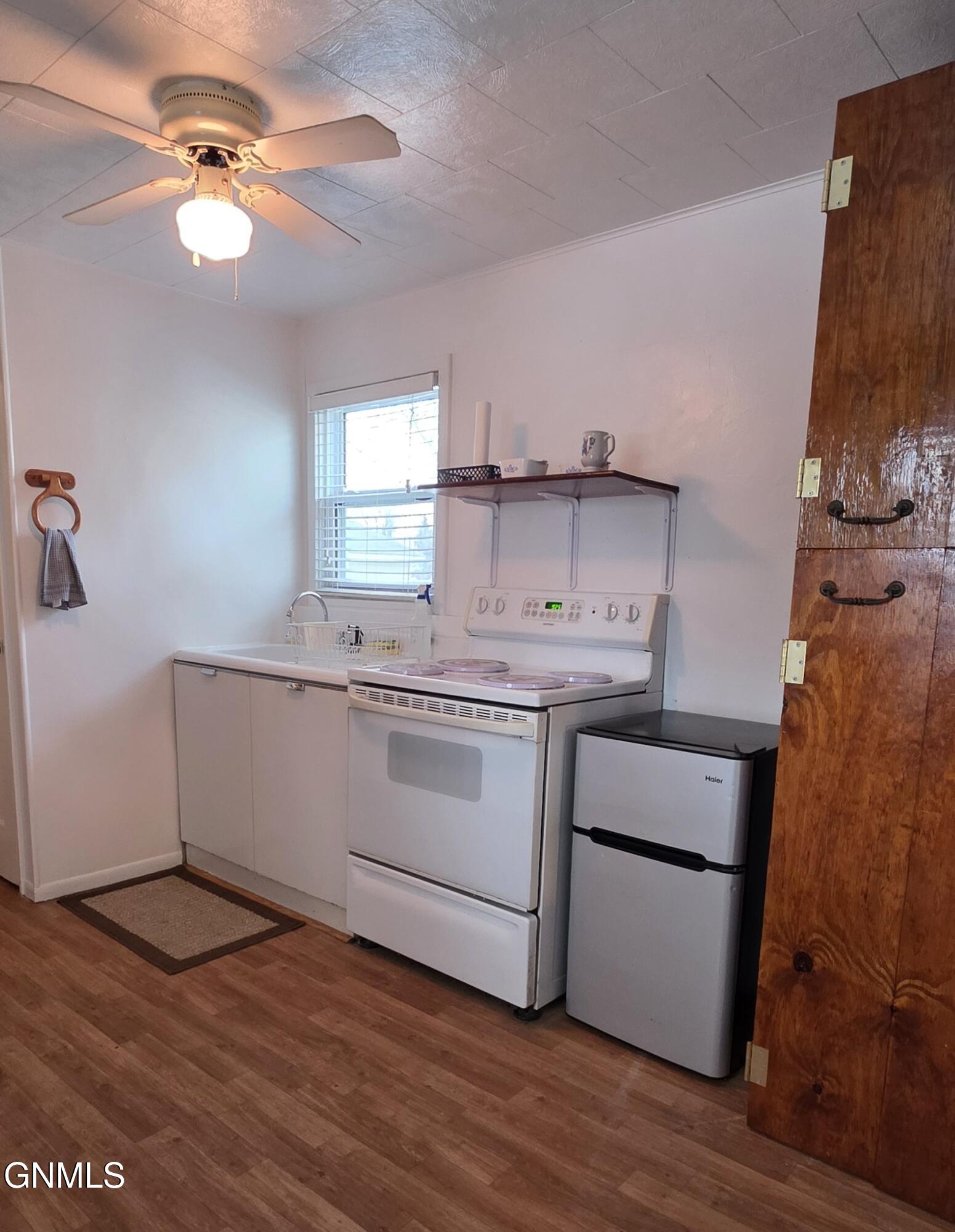property viewer photo 3