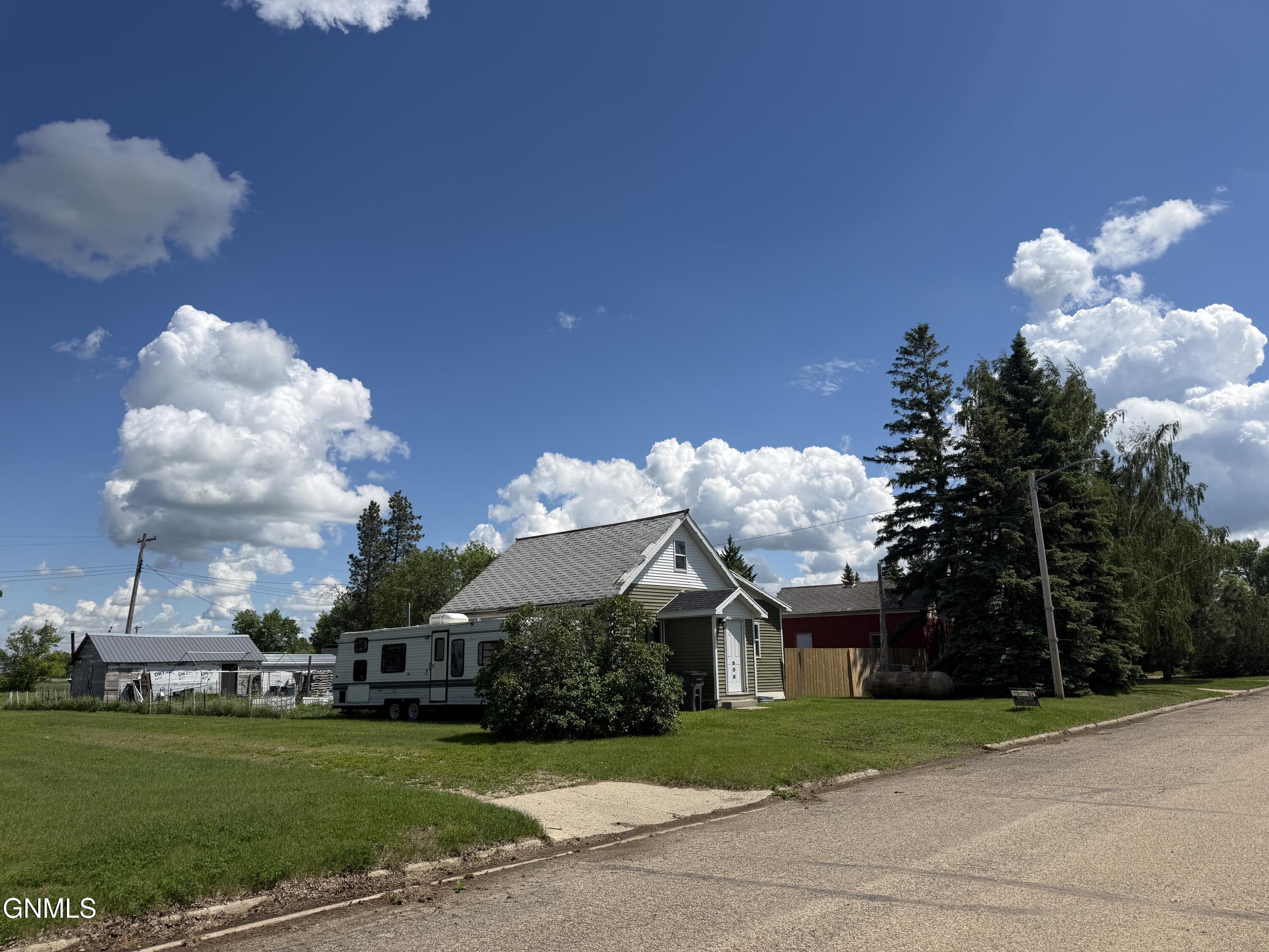 main property photo 33