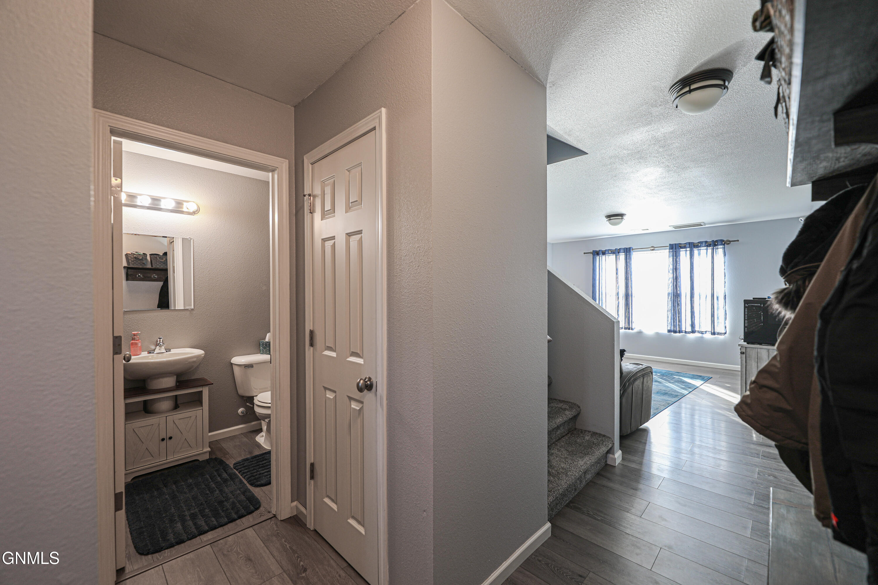 property viewer photo 2