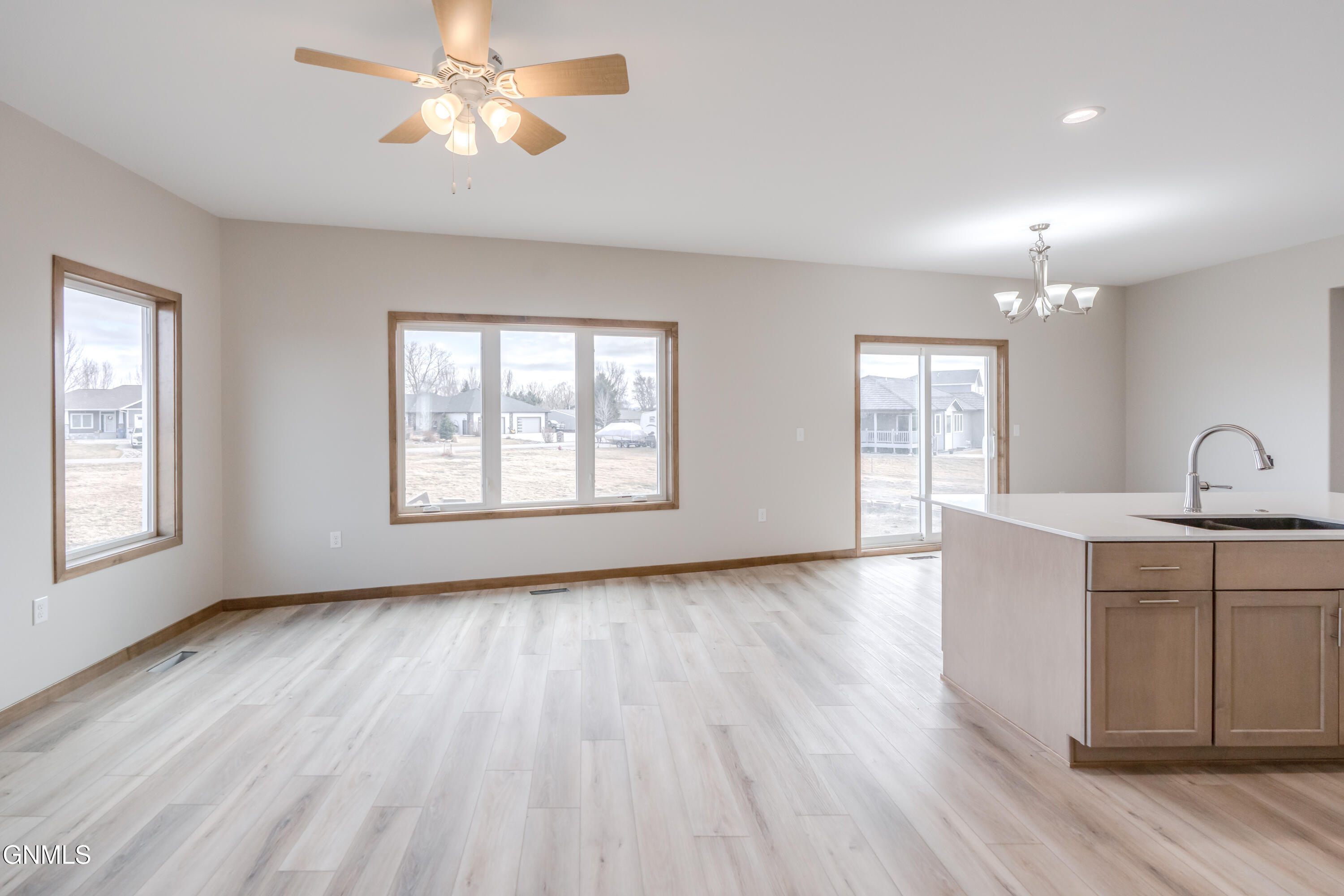 property viewer photo 10
