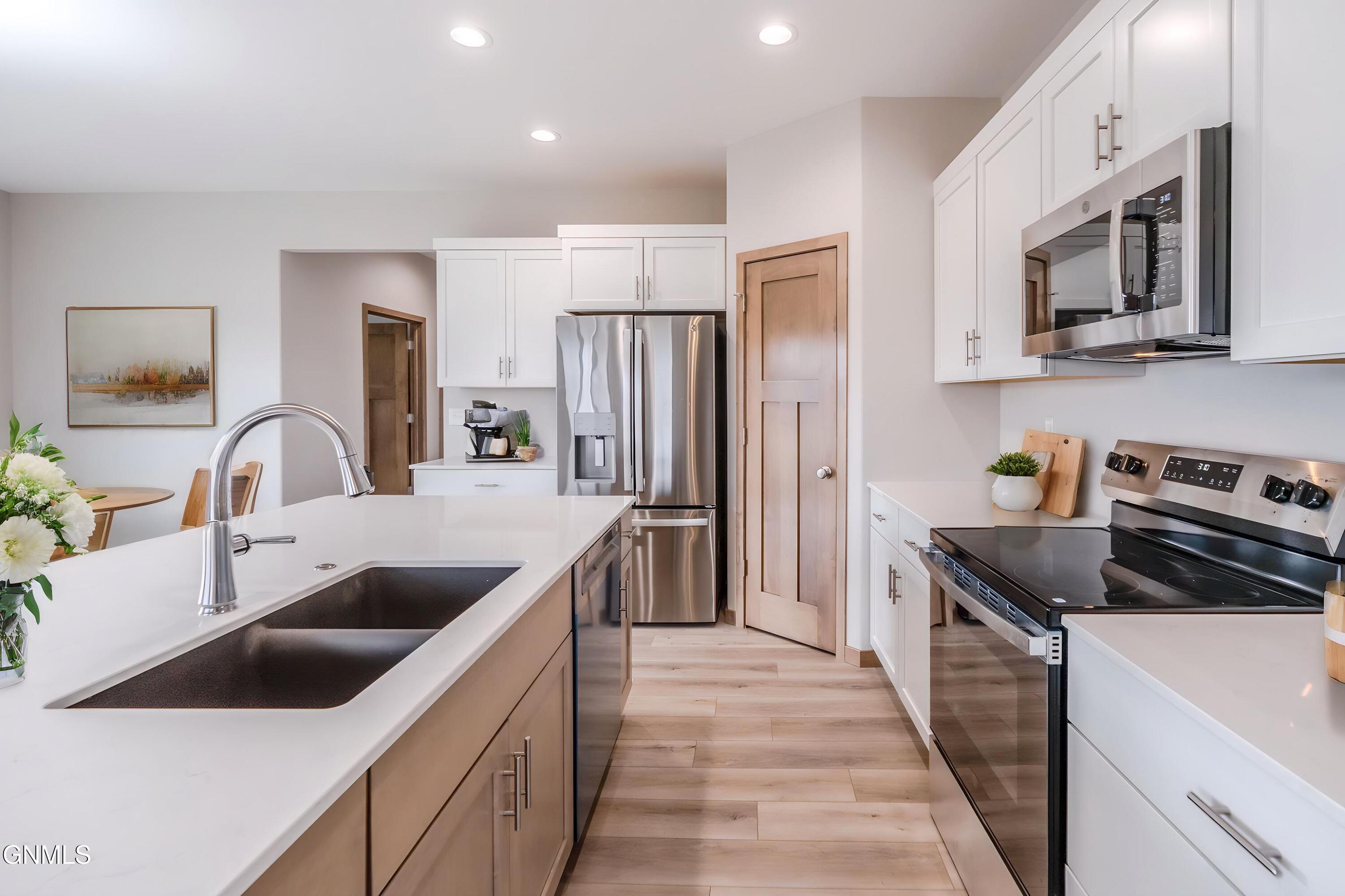 property viewer photo 20