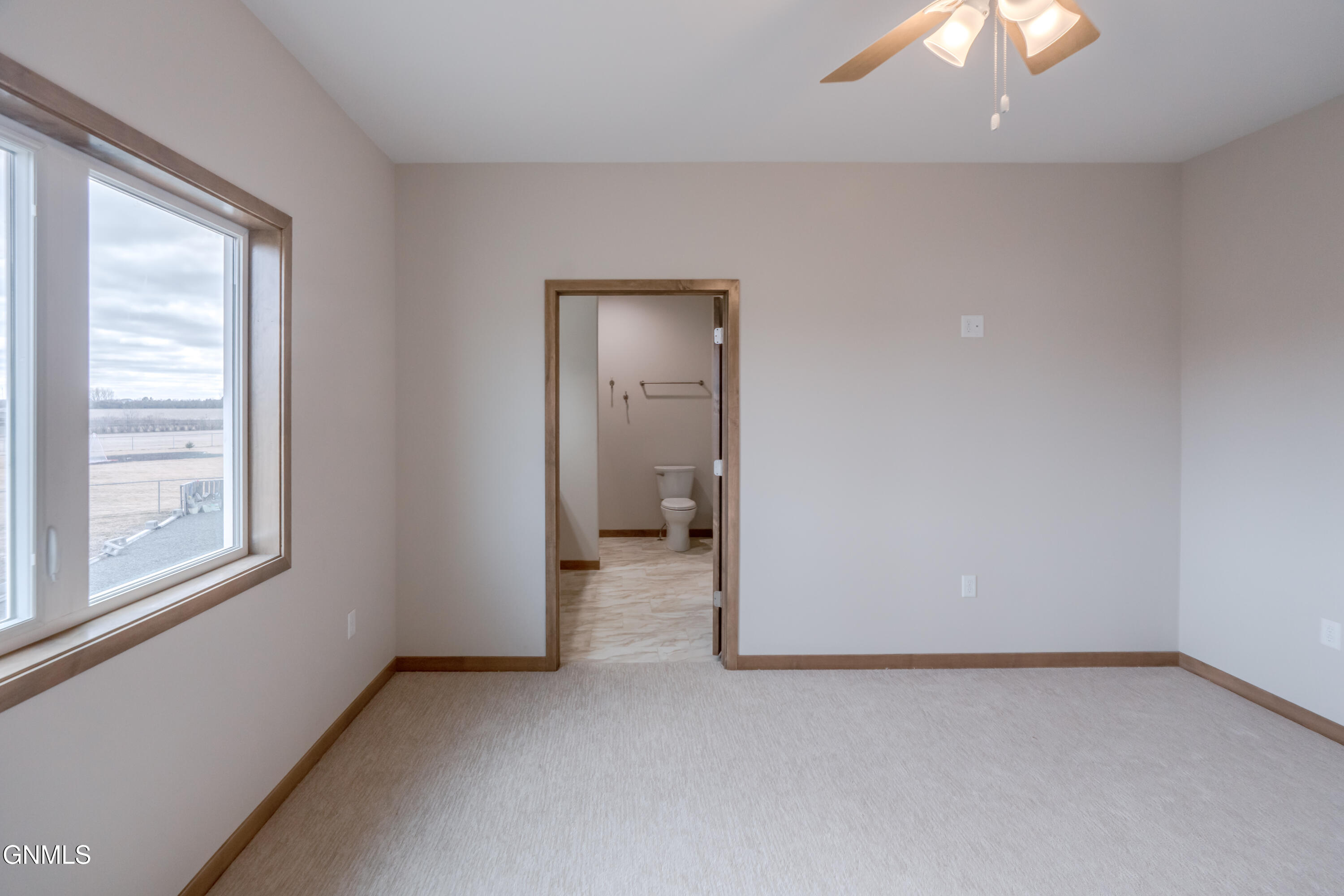 property viewer photo 29