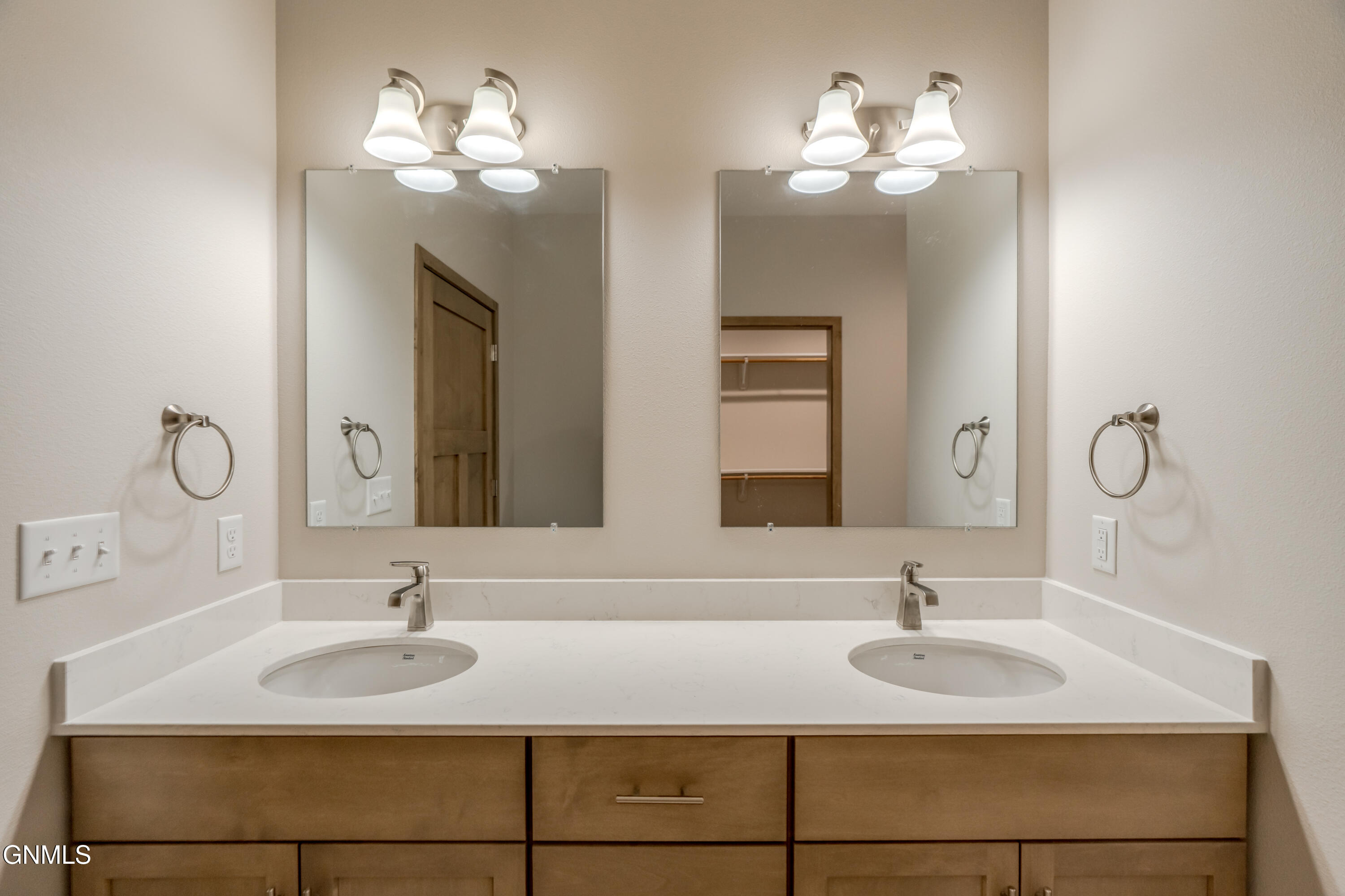 property viewer photo 33