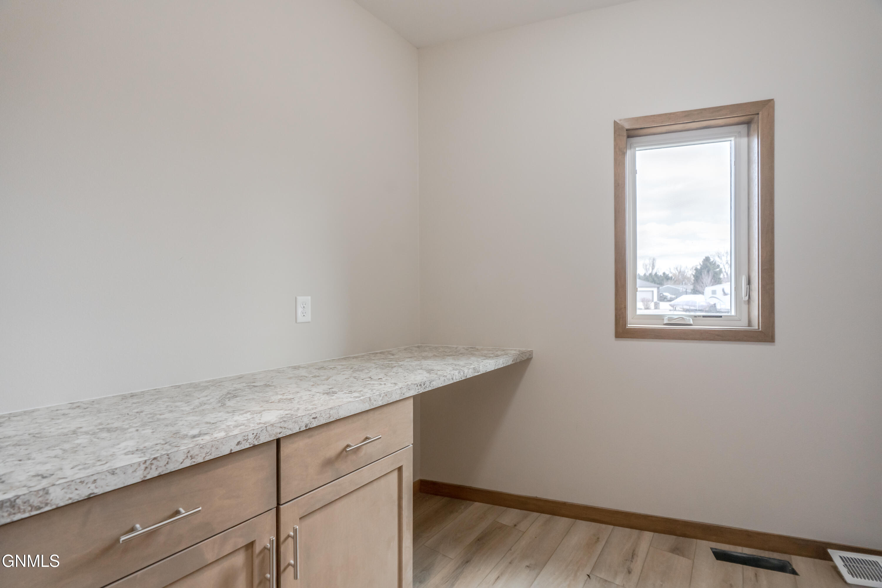 property viewer photo 37