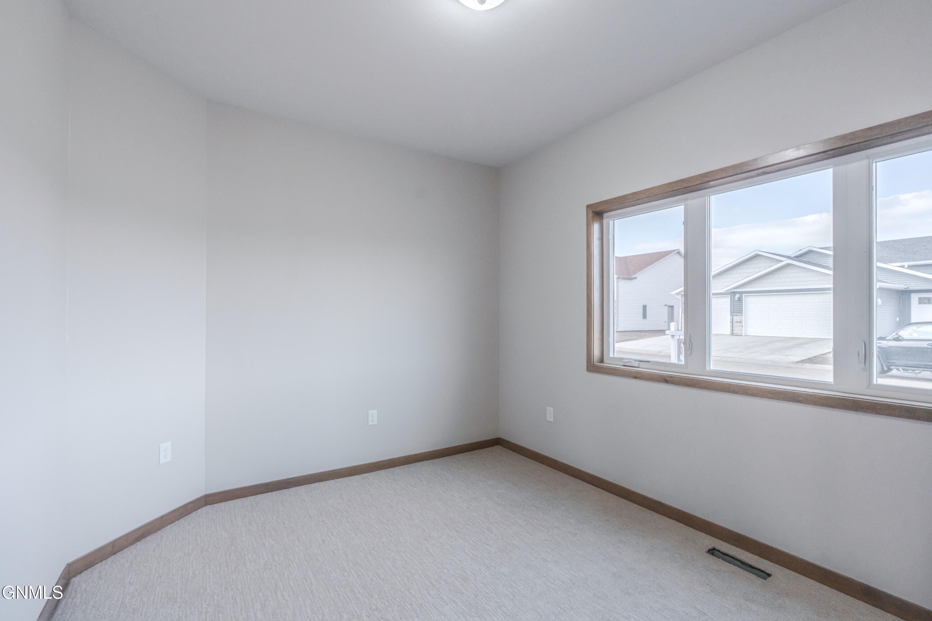 property viewer photo 41