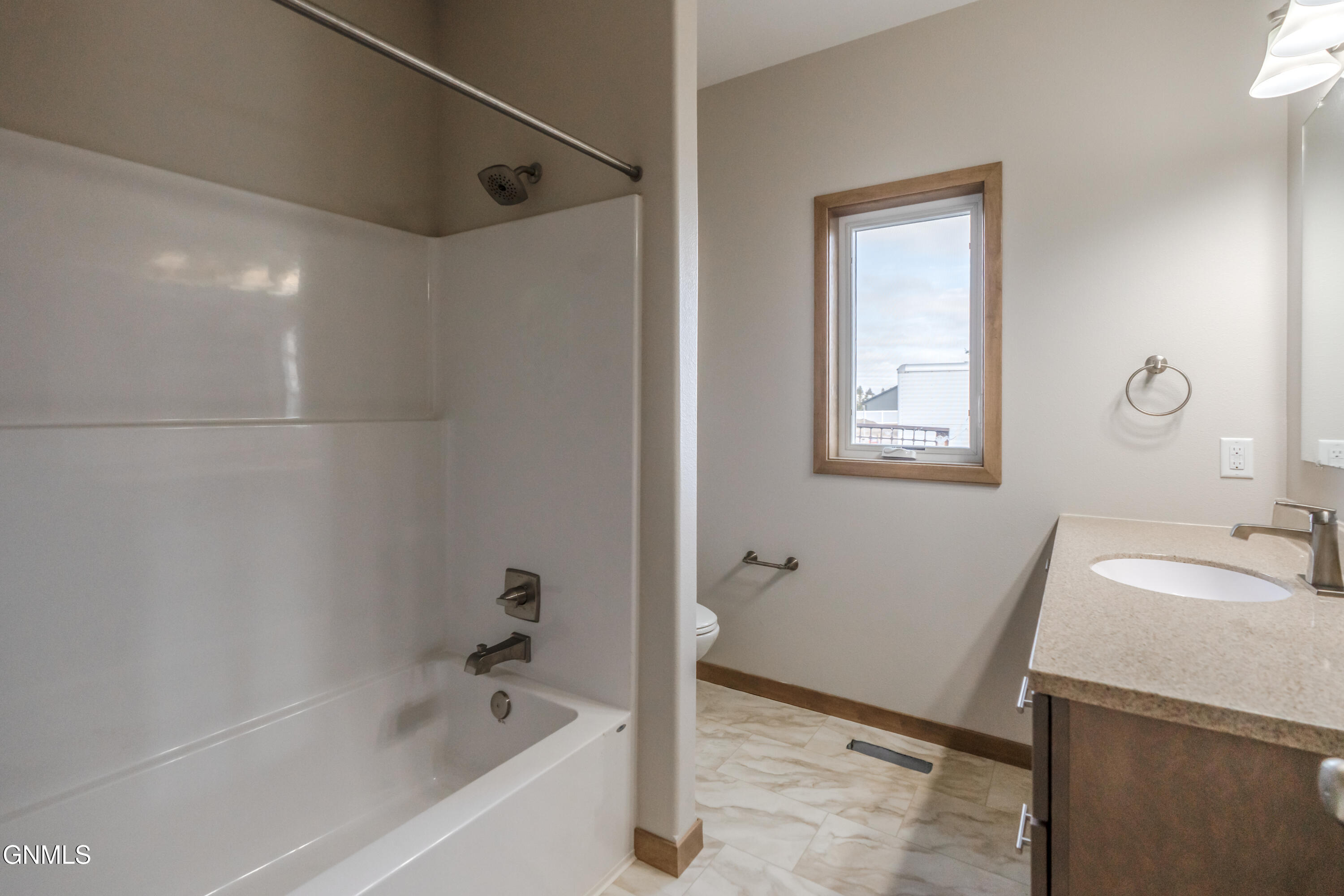 property viewer photo 45