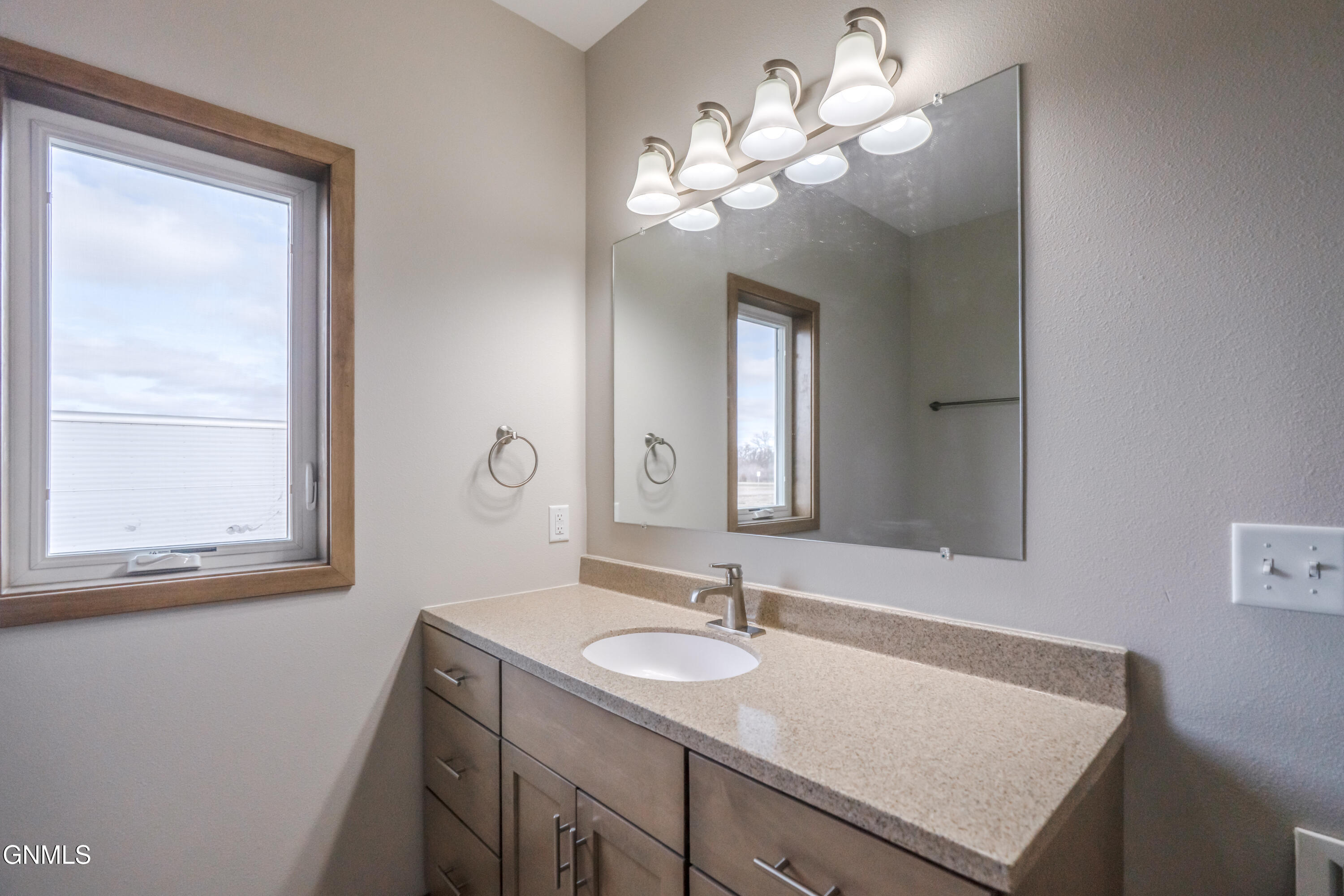 property viewer photo 47