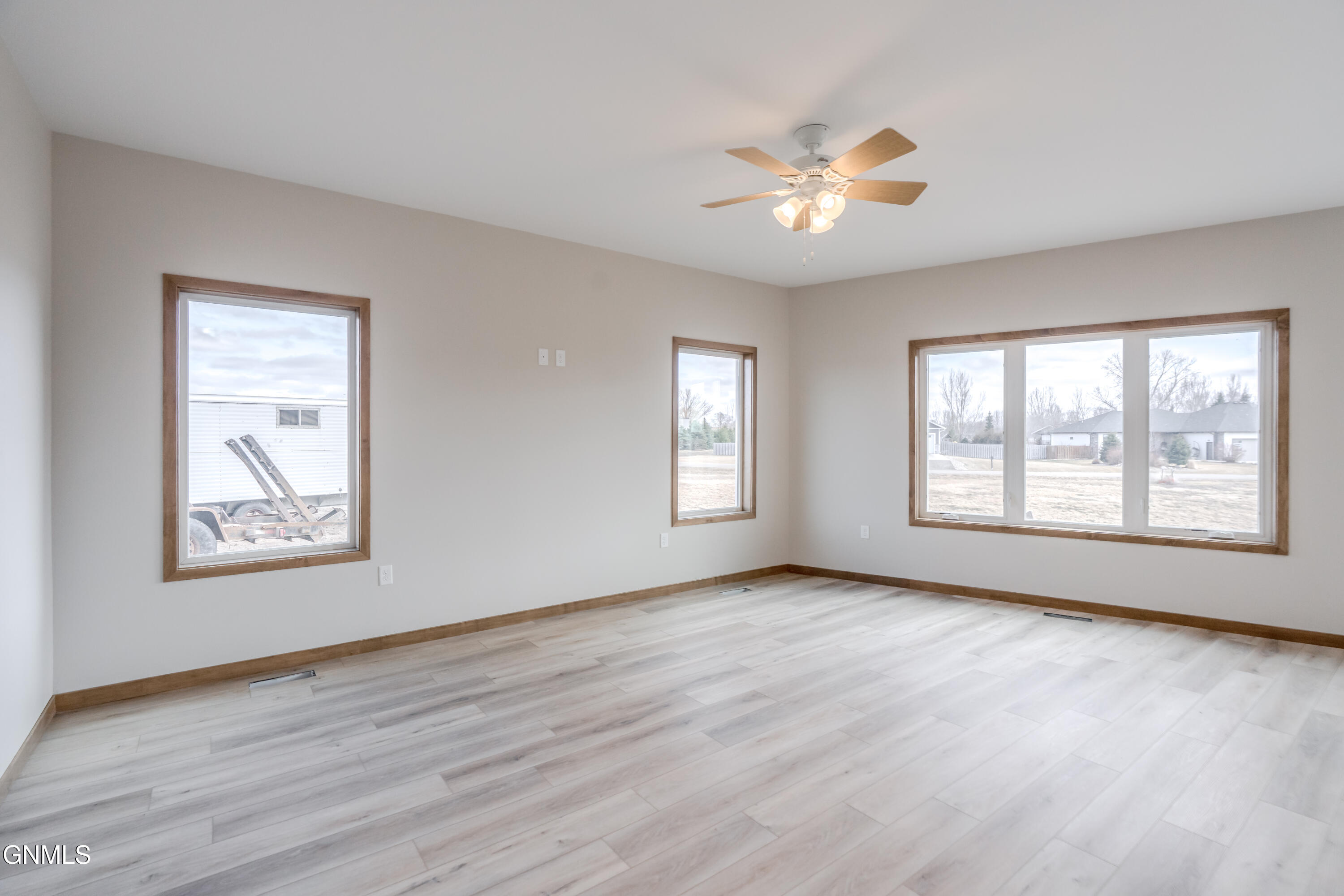 property viewer photo 8