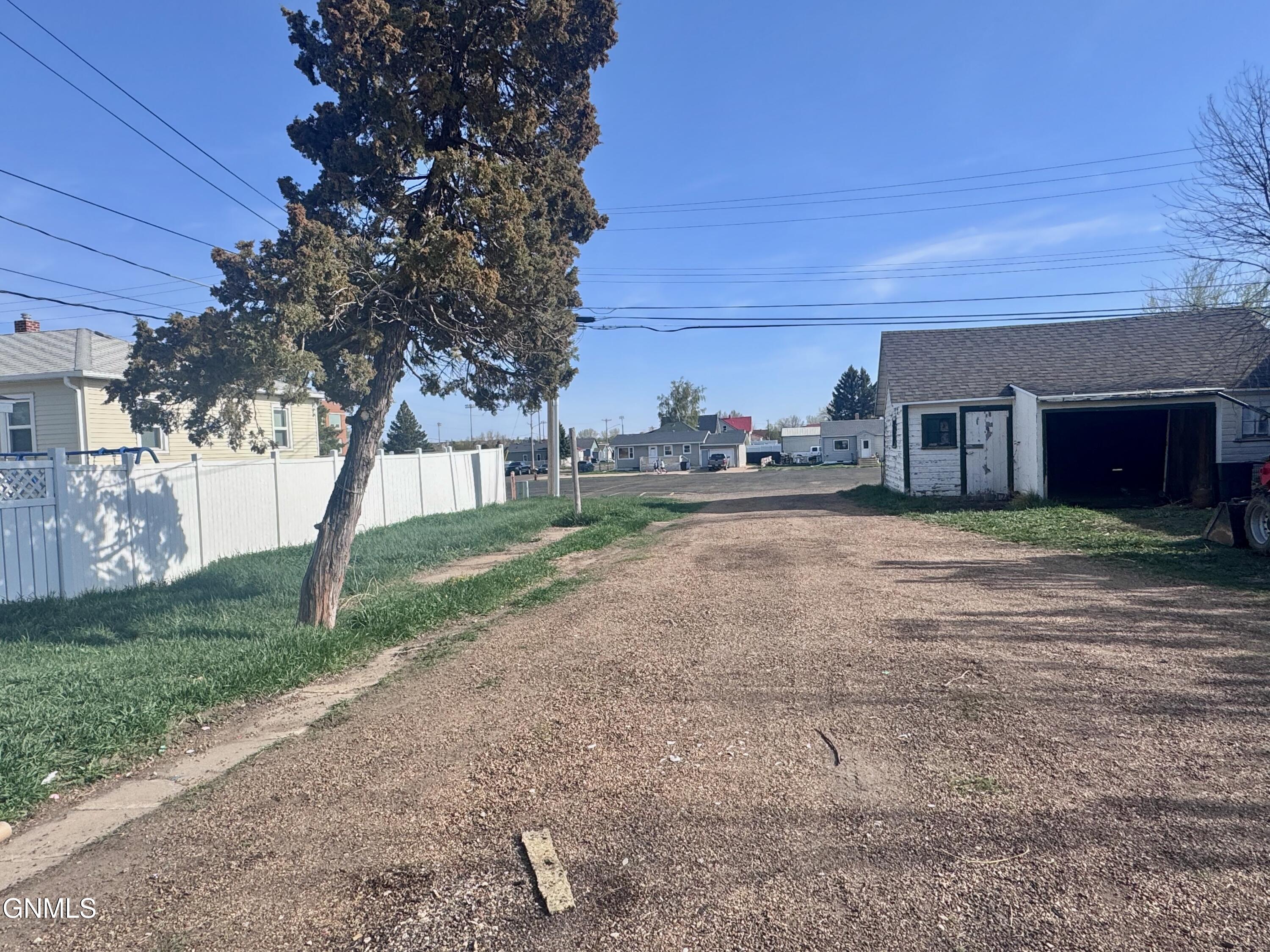 main property photo 40