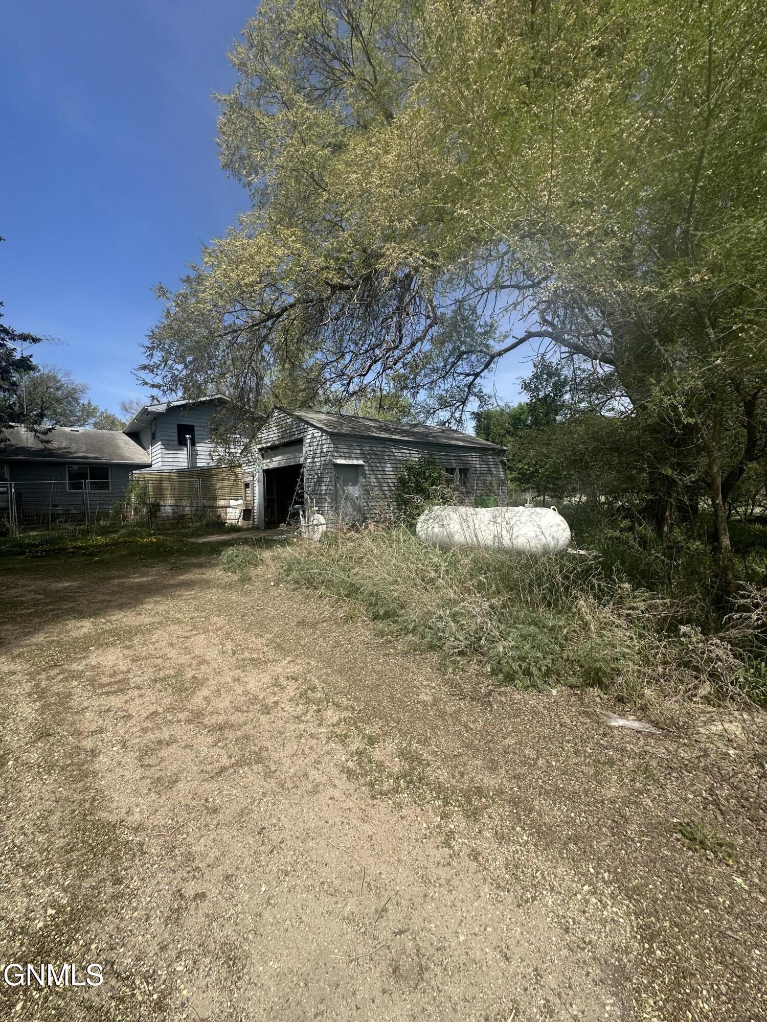main property photo 34