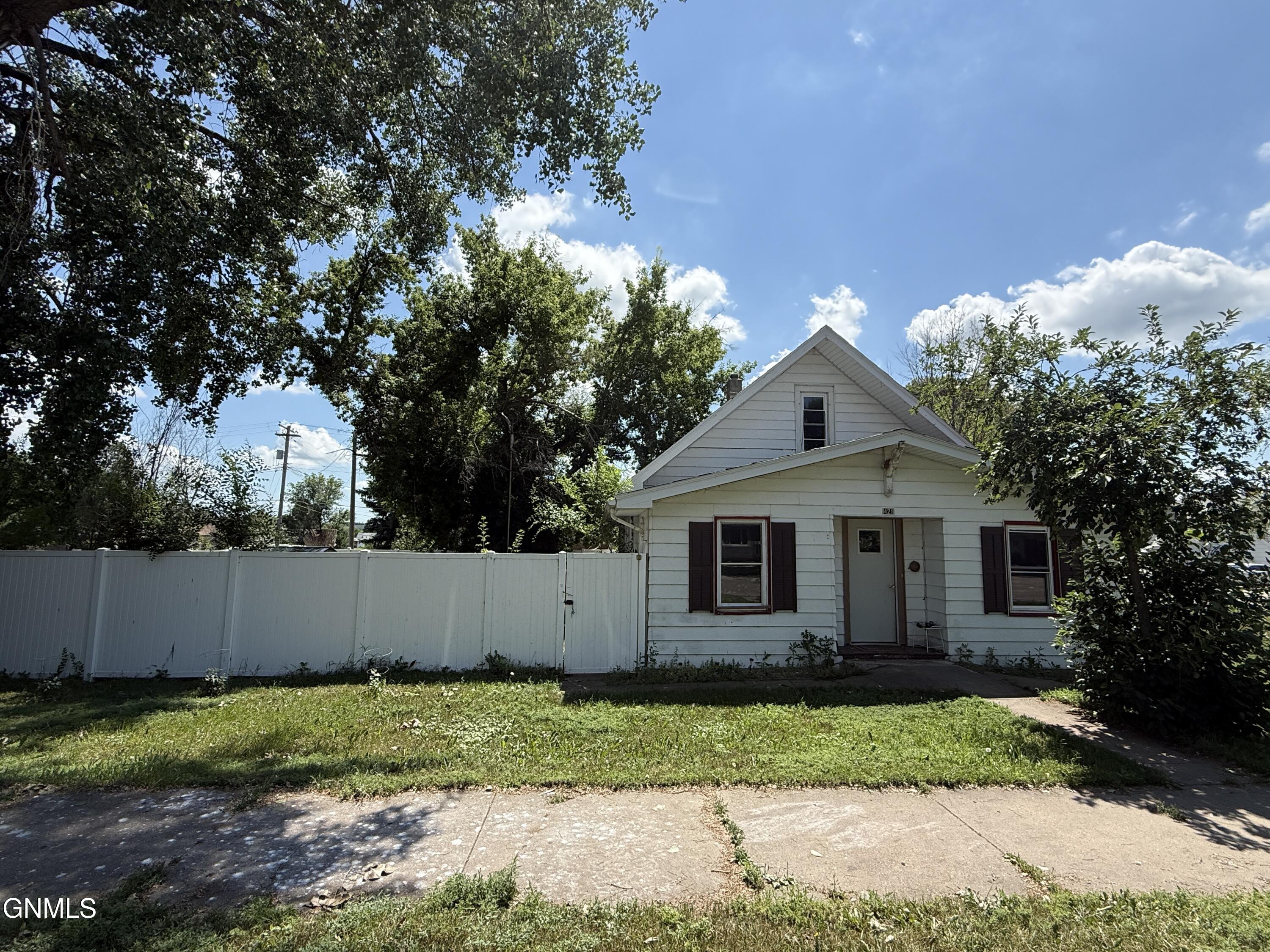 main property photo 10