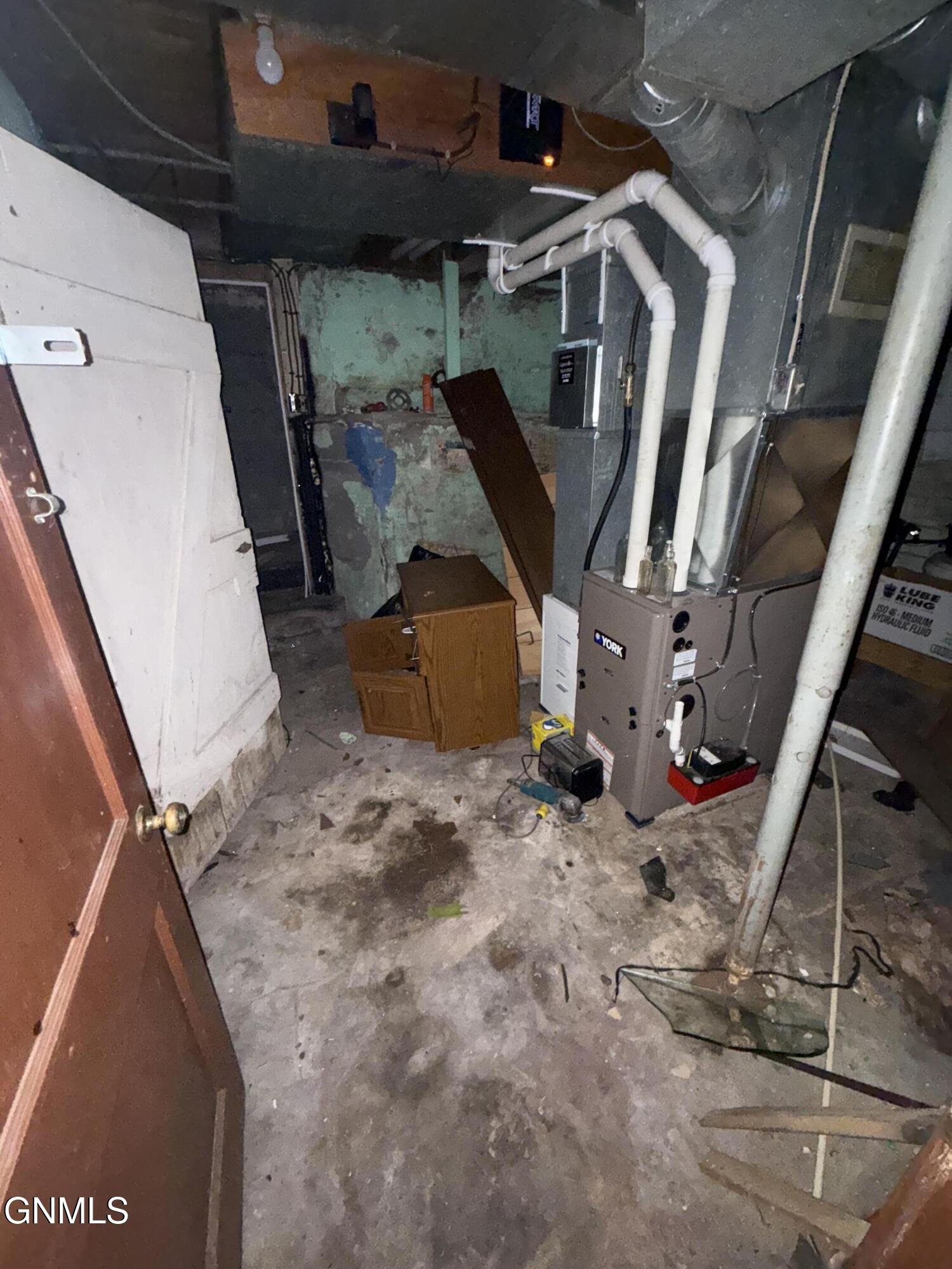 main property photo 20