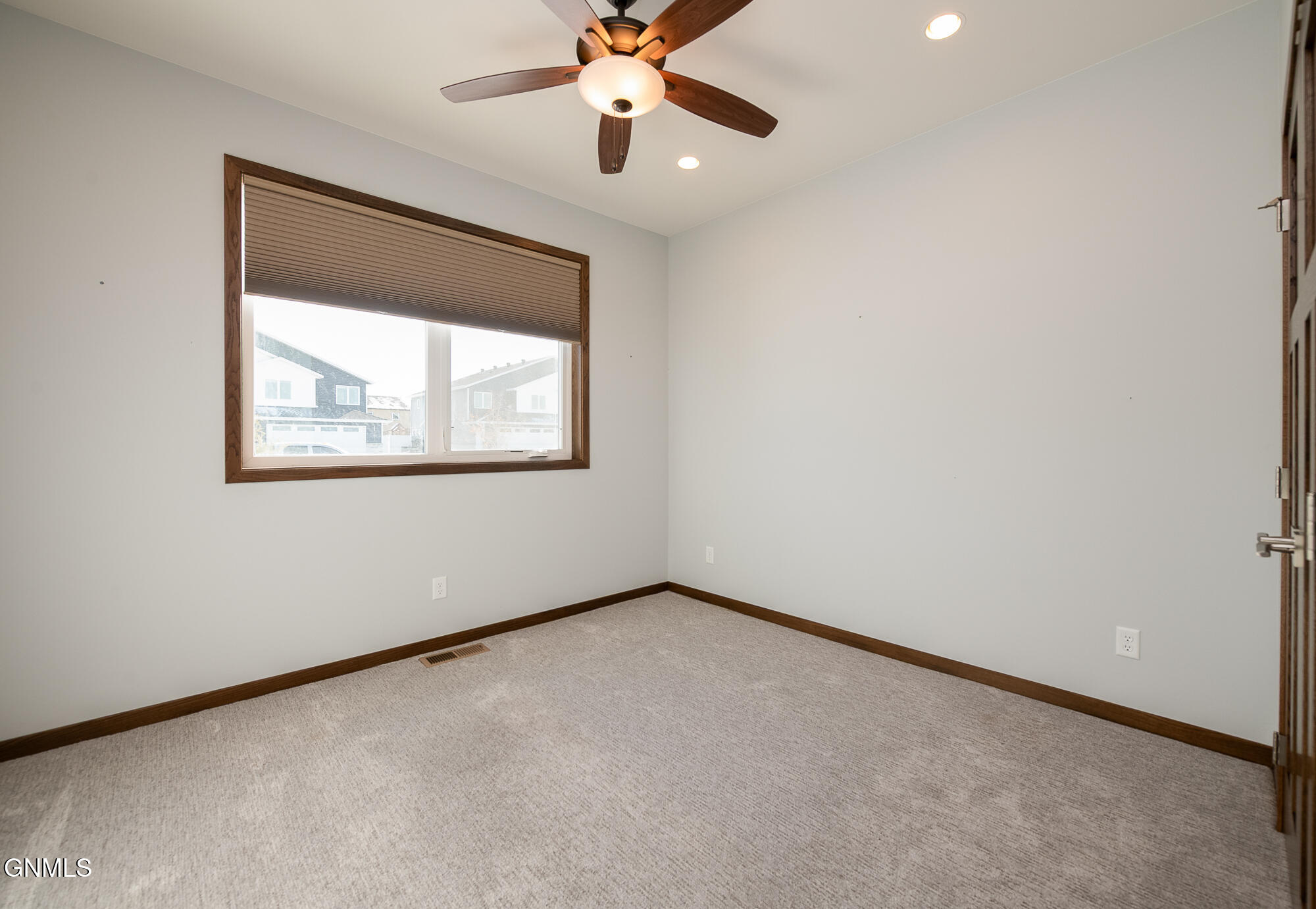 property viewer photo 13