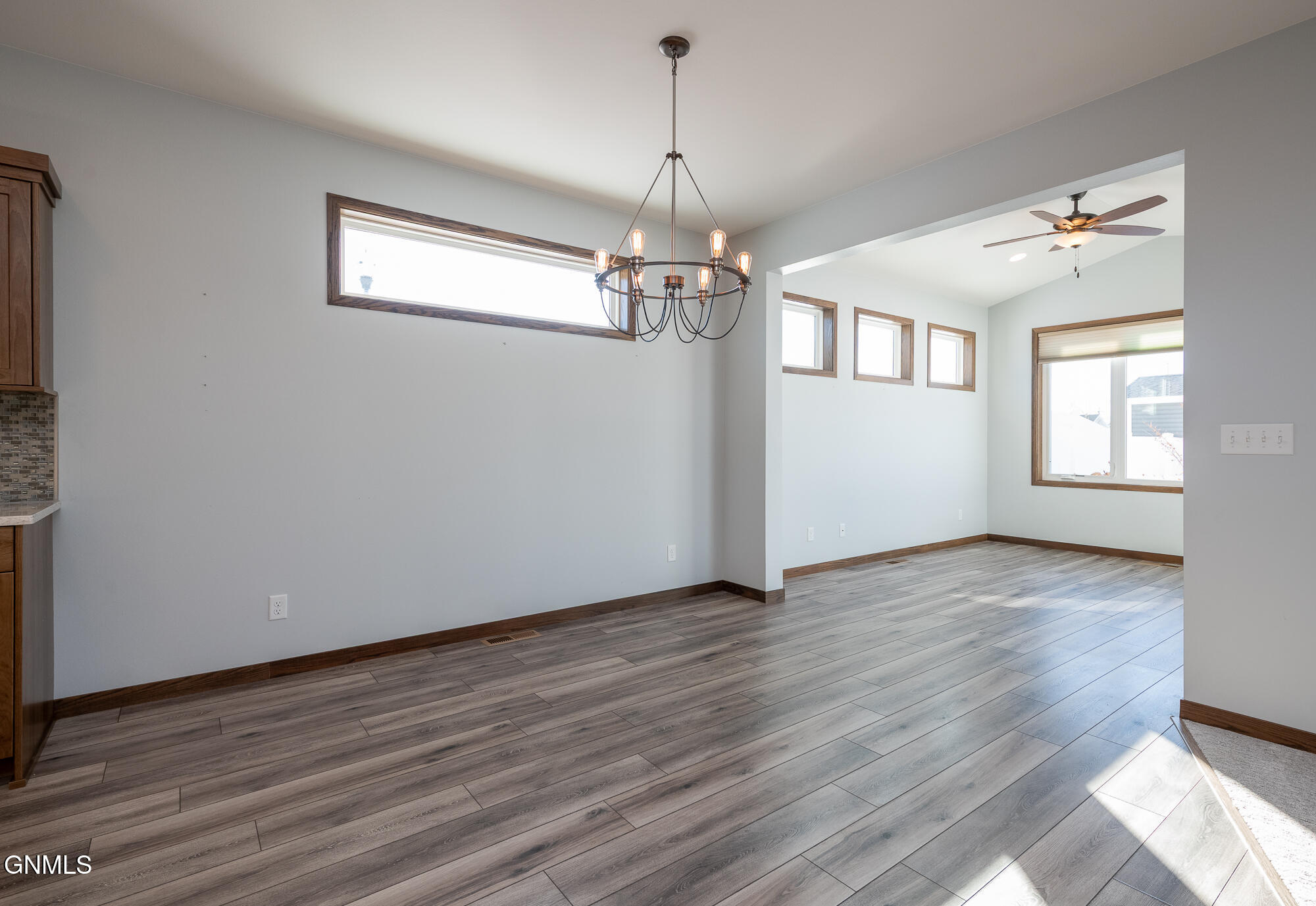 property viewer photo 6