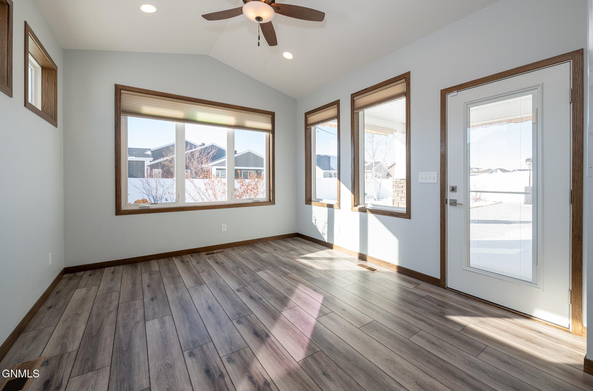 property viewer photo 8