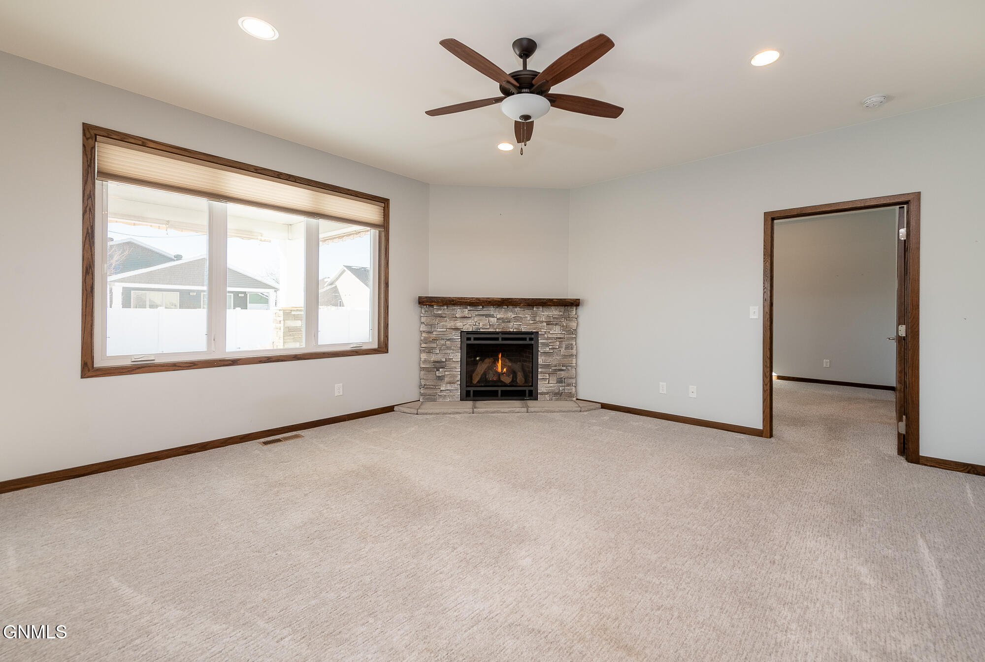 property viewer photo 9