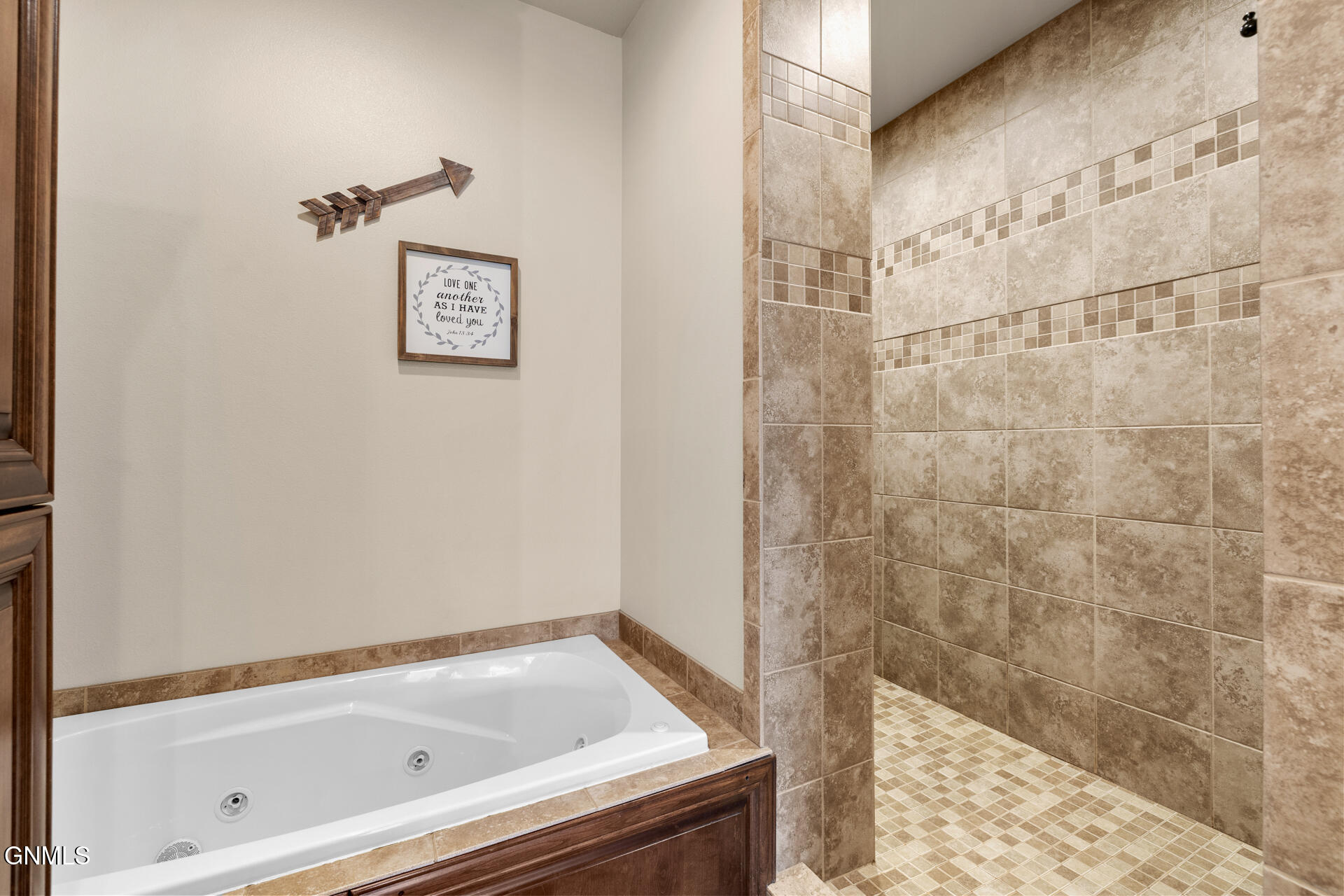 property viewer photo 22