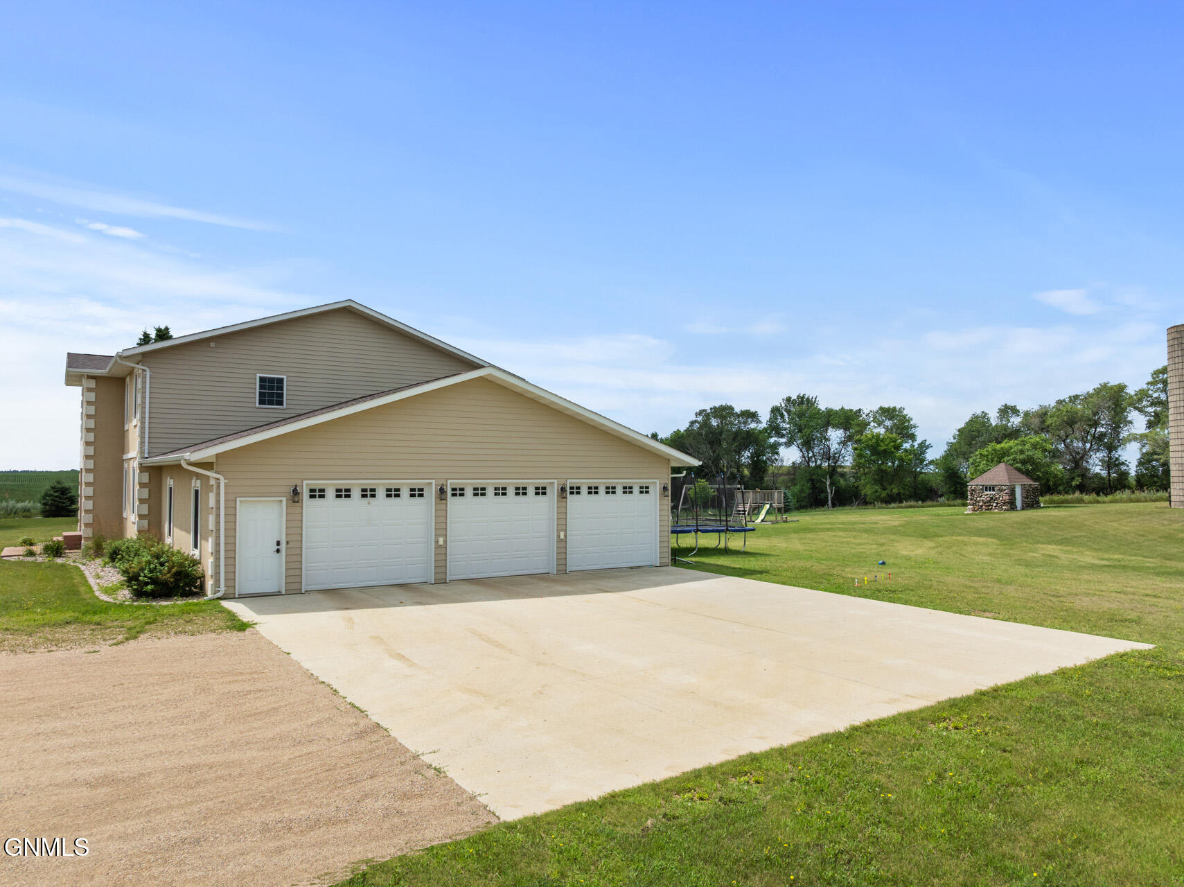 property viewer photo 3