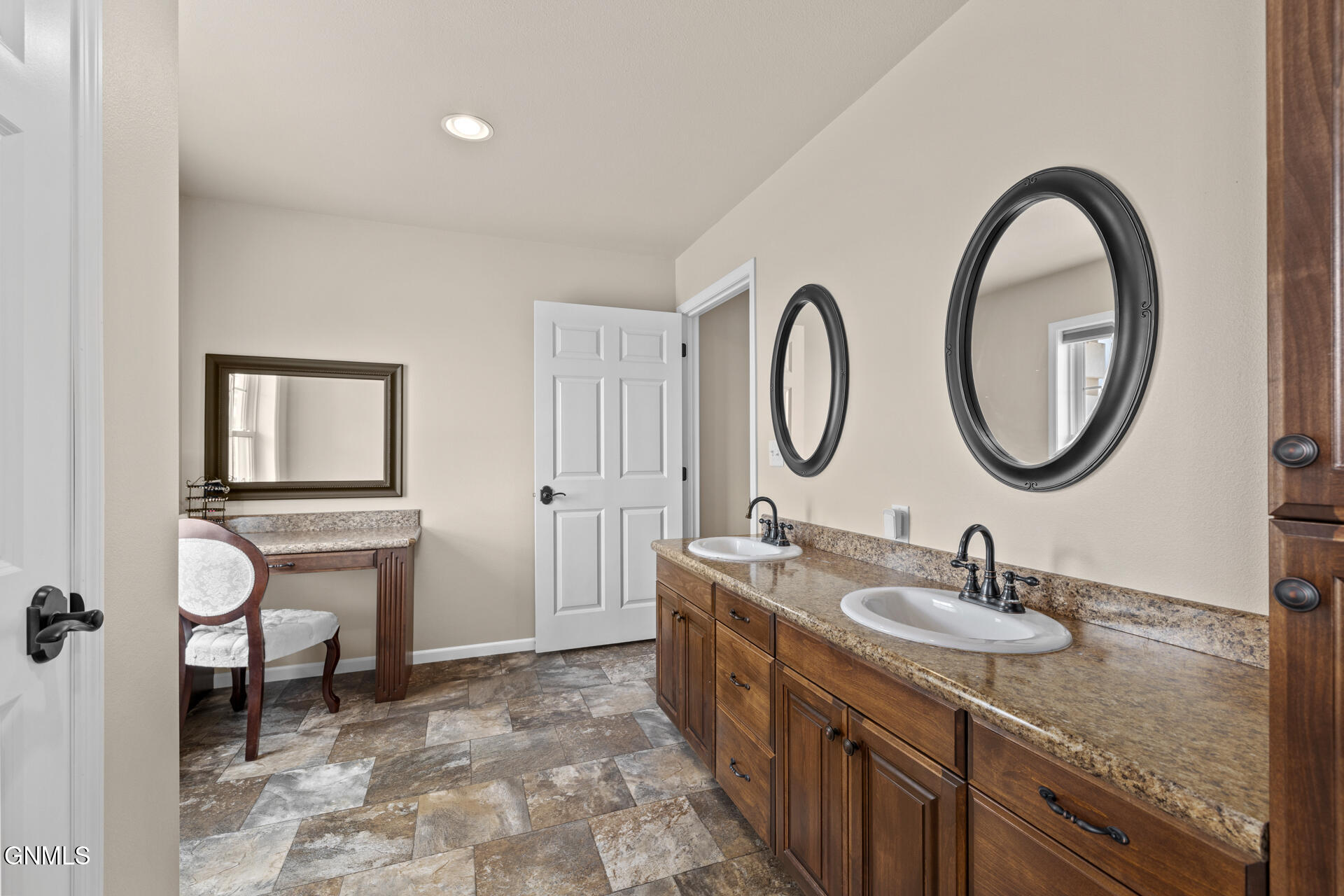 property viewer photo 33