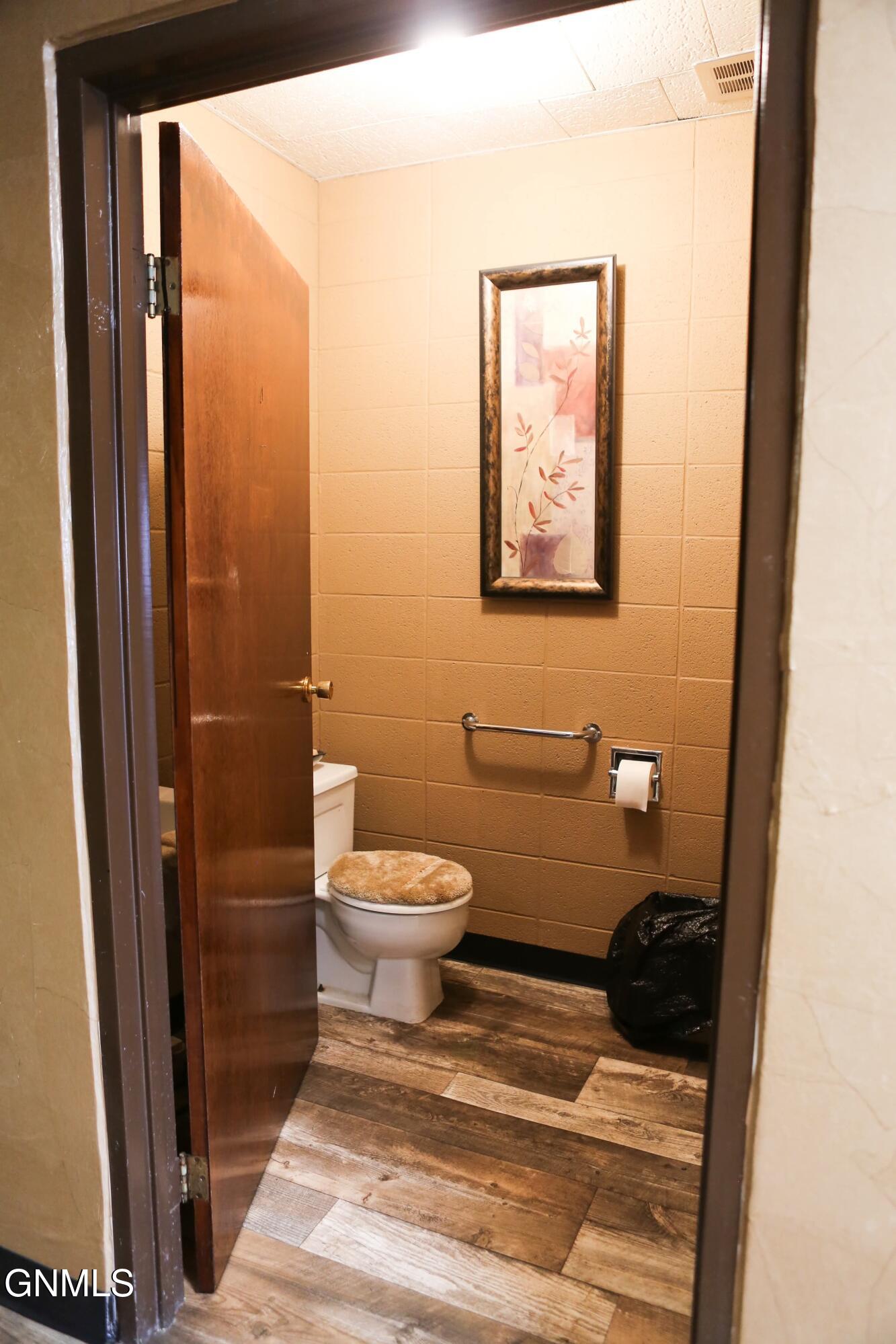 main property photo 11