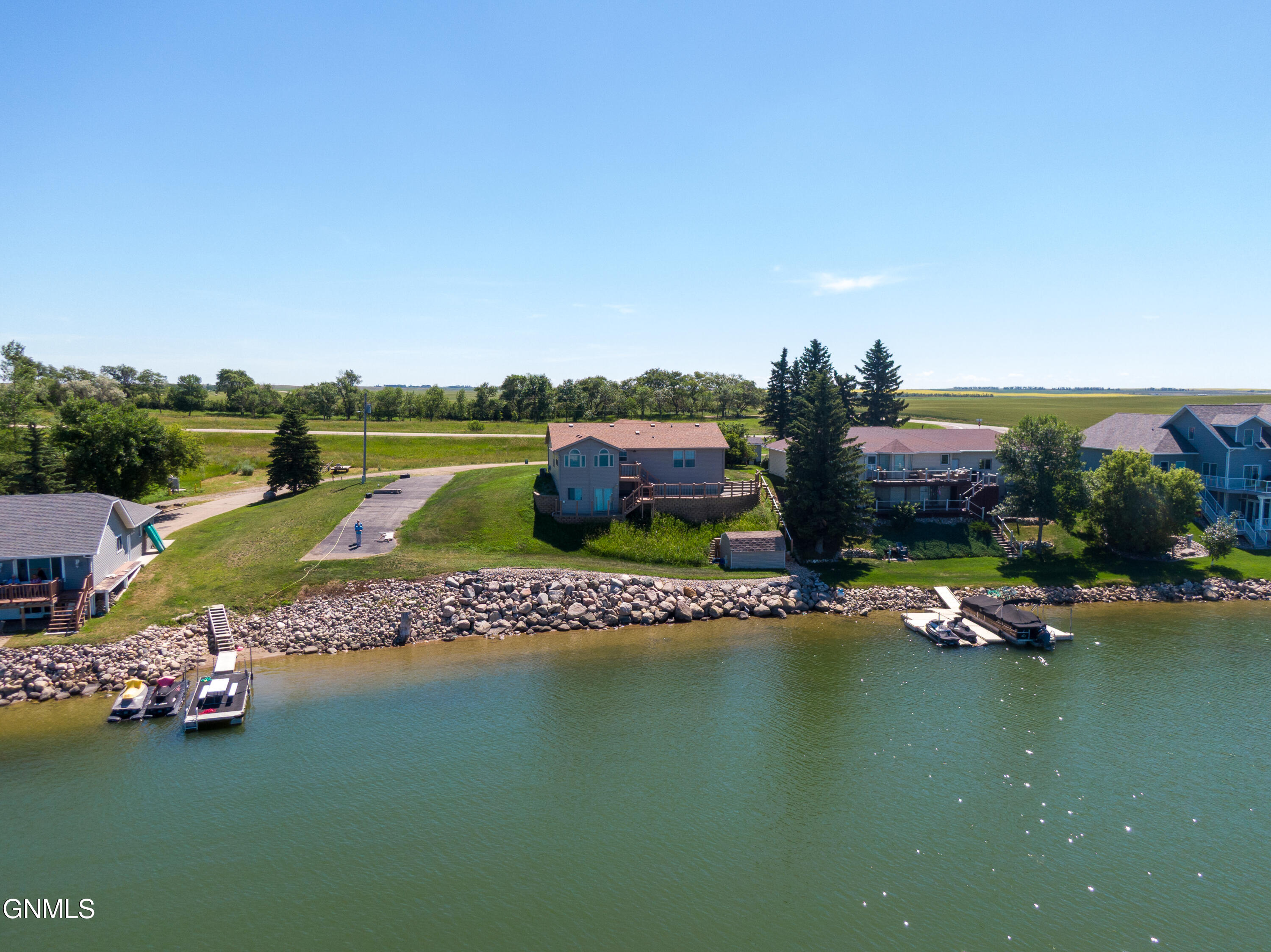 main property photo 40