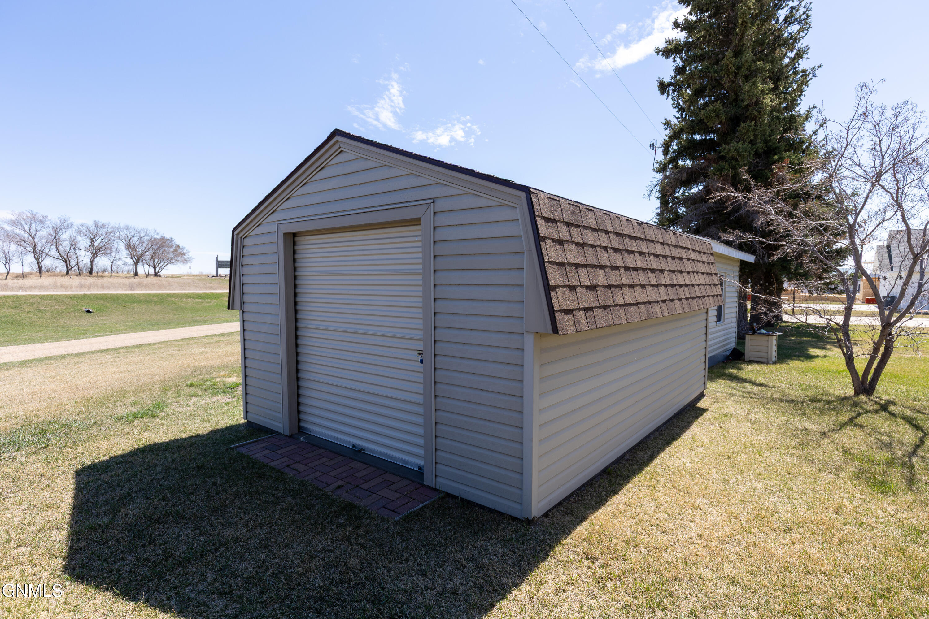main property photo 41