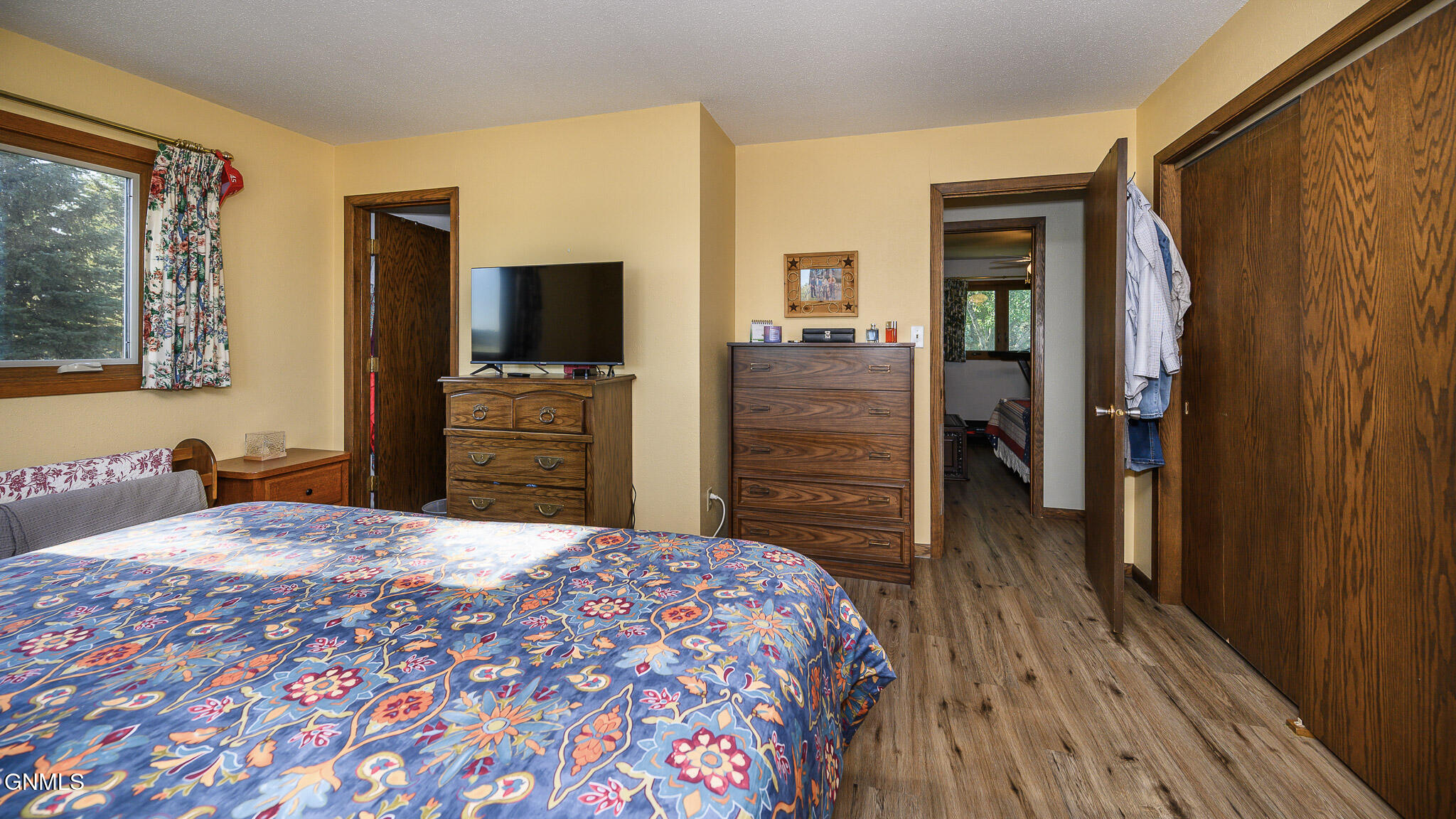 main property photo 28