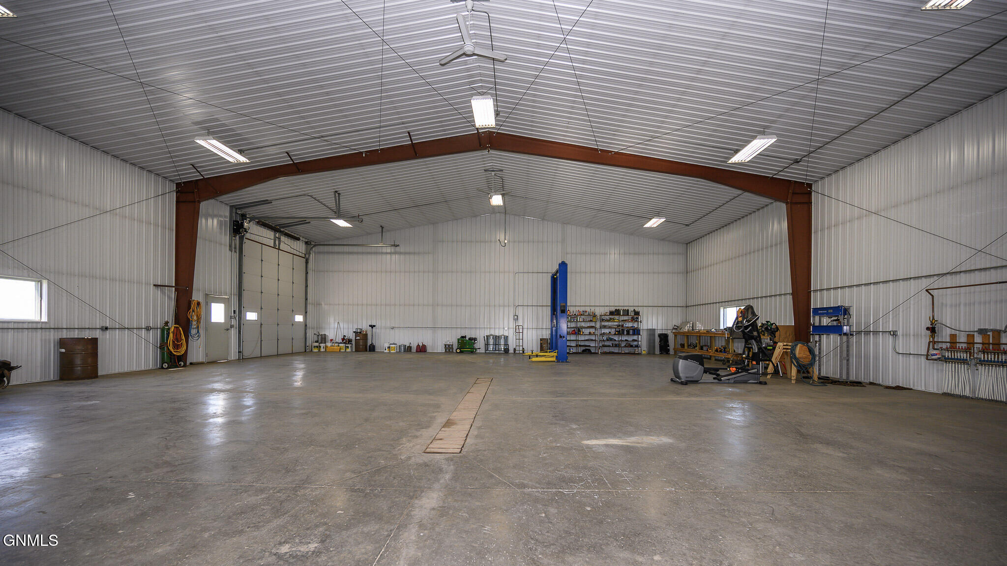 main property photo 45