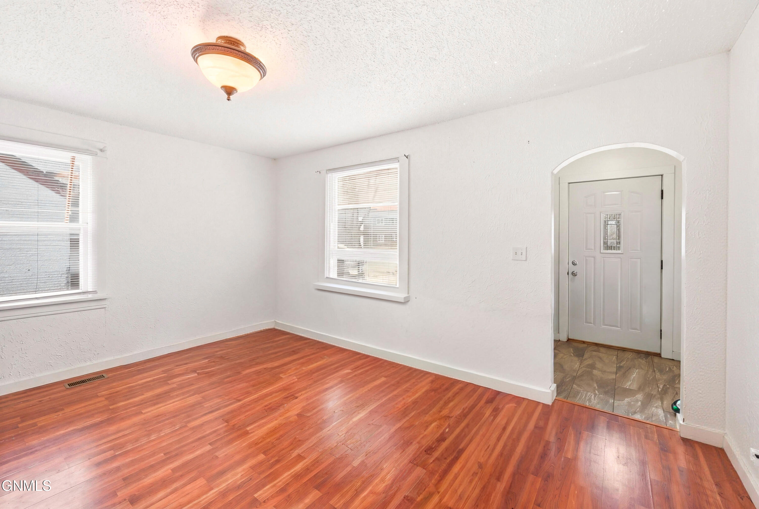 property viewer photo 7