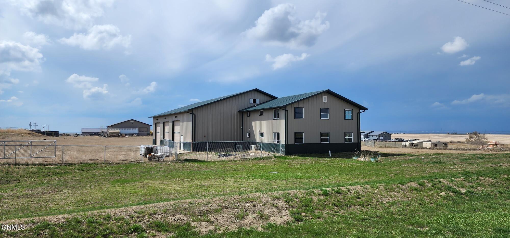 main property photo 45