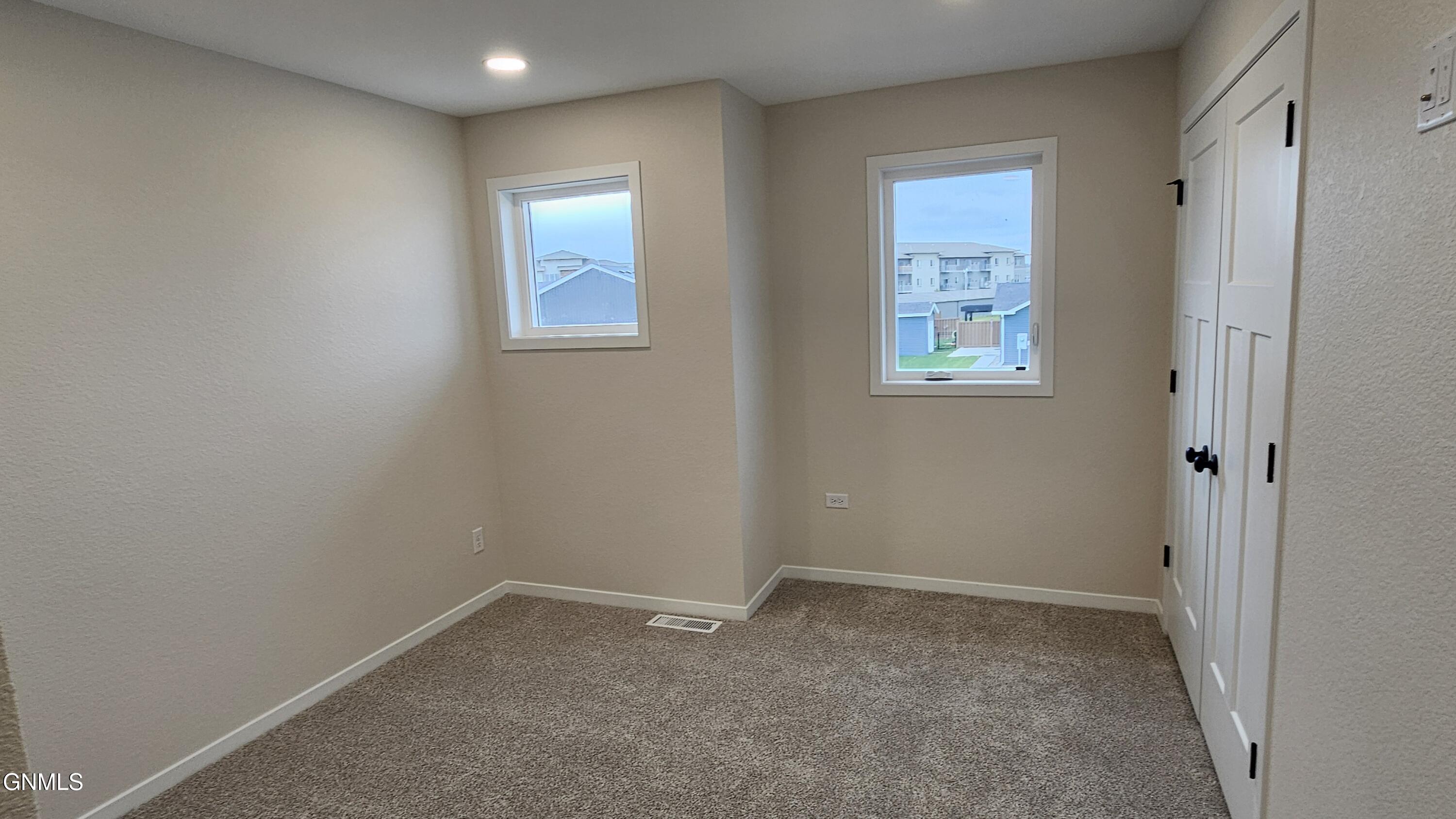 property viewer photo 16