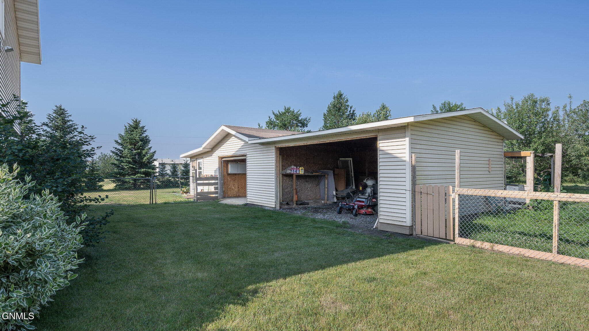 main property photo 75