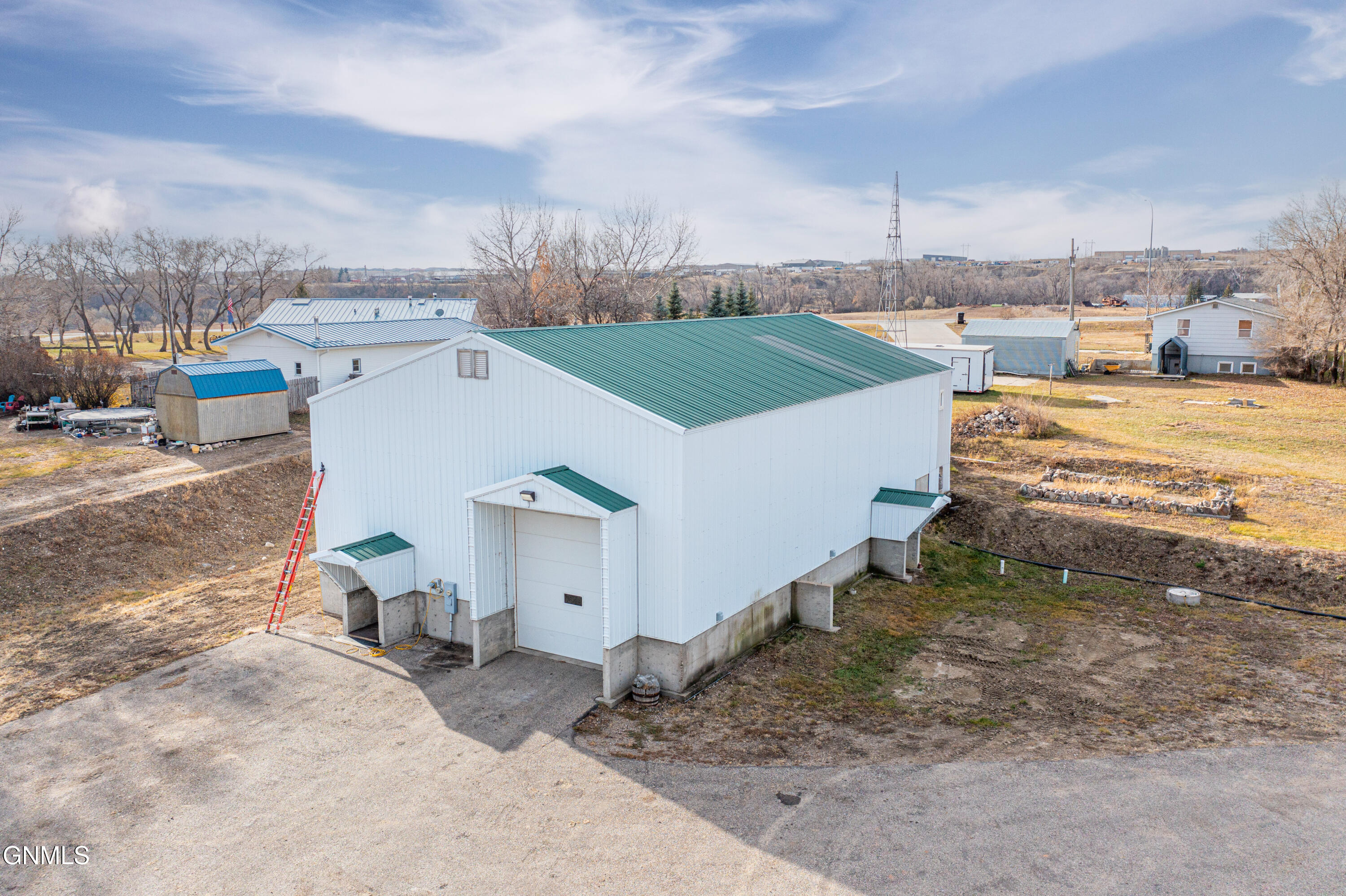main property photo 4