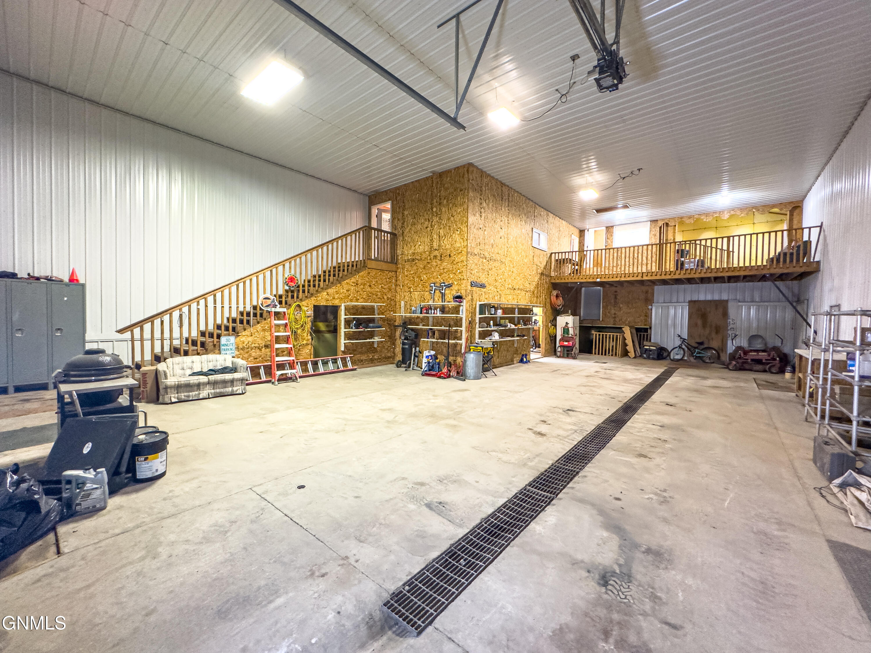 main property photo 46