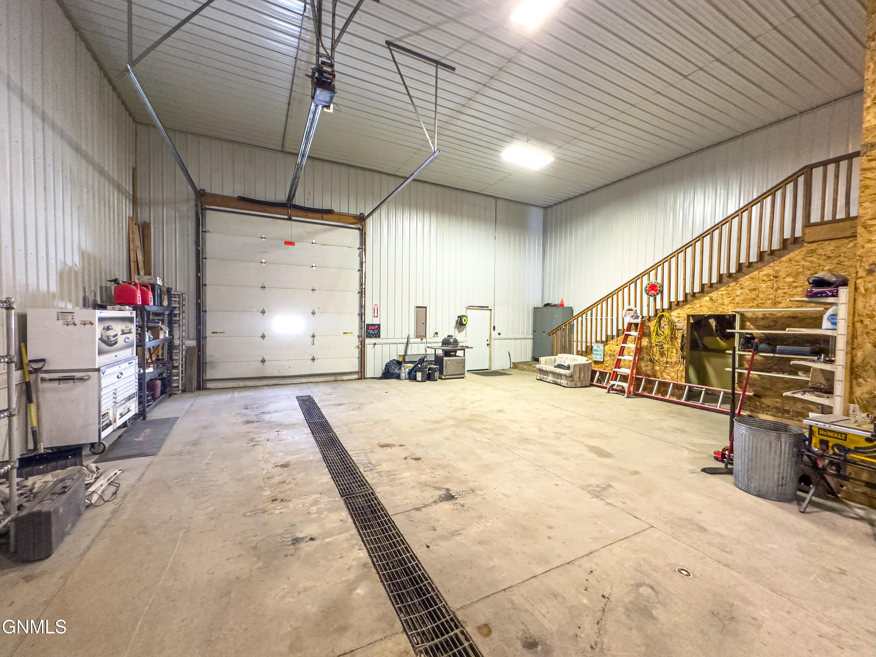 main property photo 50