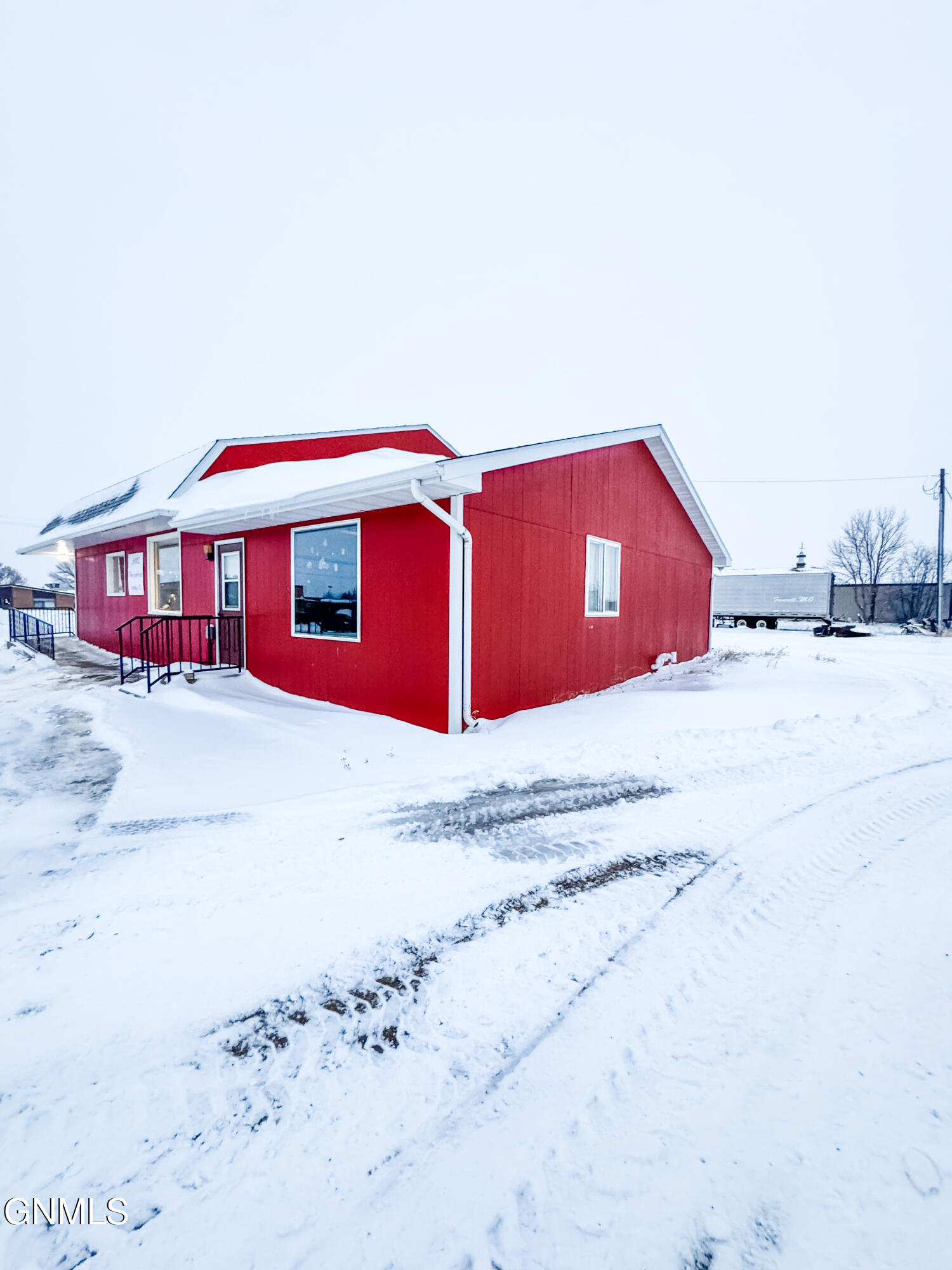 main property photo 2