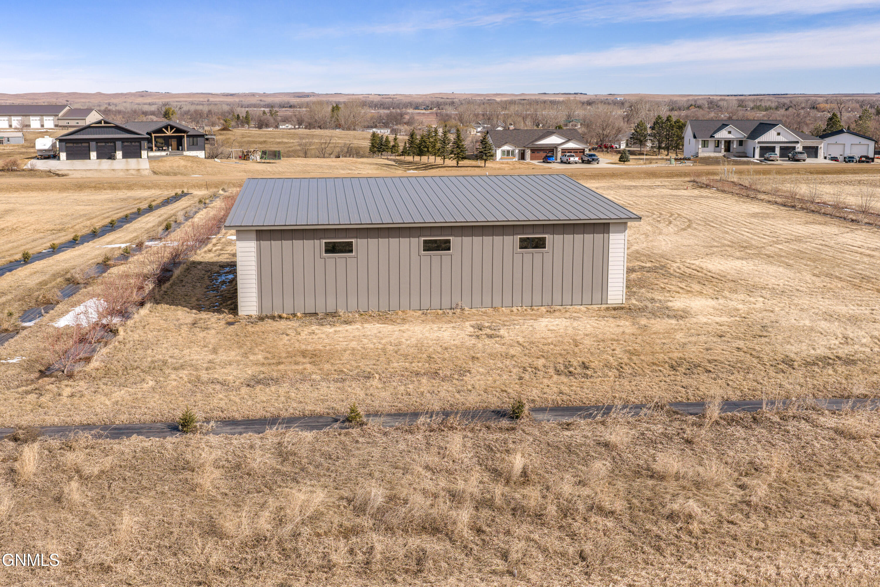 main property photo 33